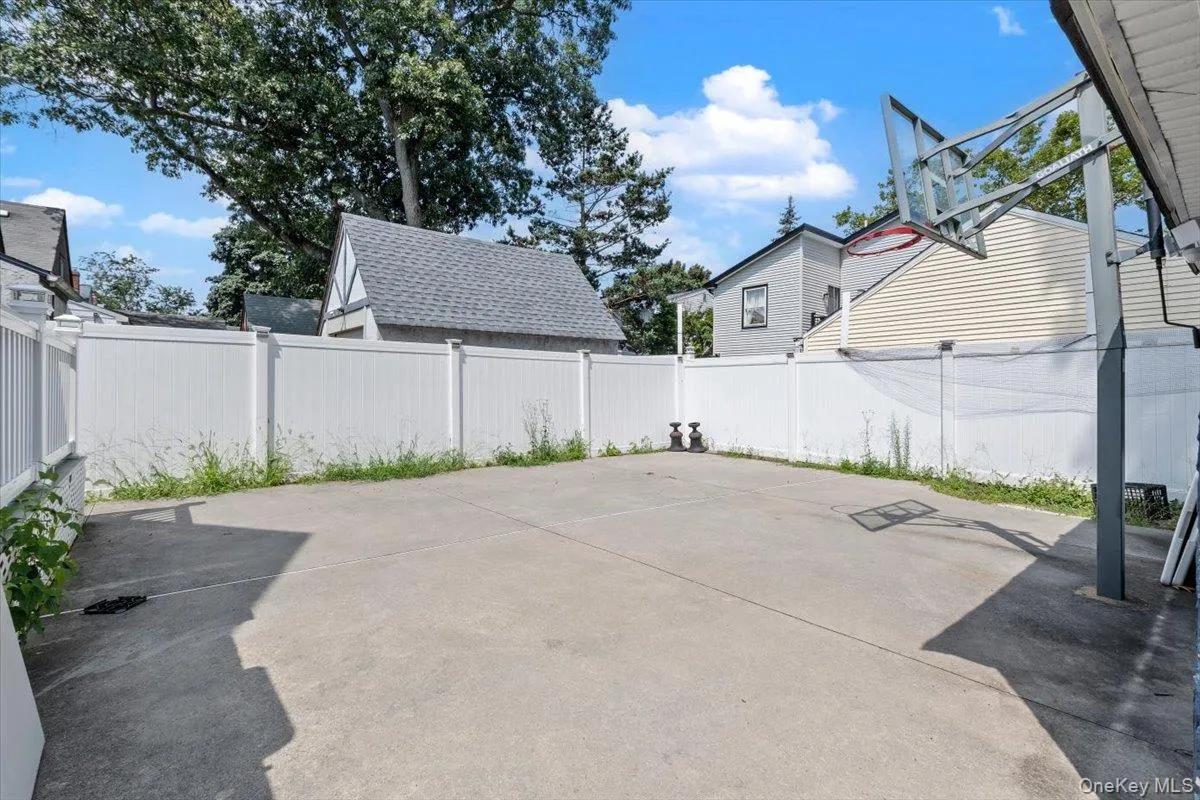 995 Kings Parkway, Hempstead, NY, 3 Bedrooms Bedrooms, 6 Rooms Rooms,2 BathroomsBathrooms,Residential,For Rent,Kings,0,1027579 995 Kings Parkway, Hempstead, NY, 3 Bedrooms Bedrooms, 6 Rooms Rooms,2 BathroomsBathrooms,Residential,For Rent,Kings,0,1027579