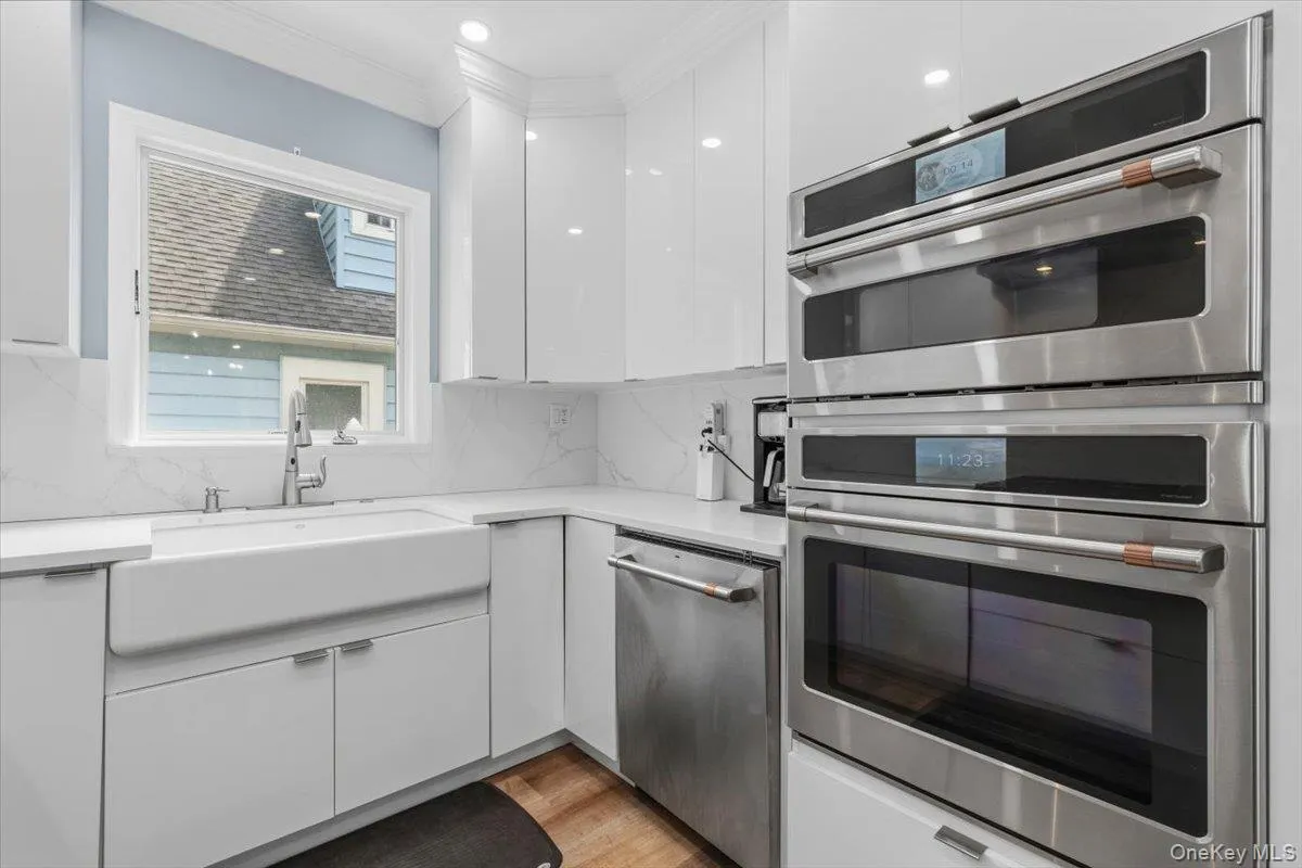 995 Kings Parkway, Hempstead, NY, 3 Bedrooms Bedrooms, 6 Rooms Rooms,2 BathroomsBathrooms,Residential,For Rent,Kings,0,1027579 995 Kings Parkway, Hempstead, NY, 3 Bedrooms Bedrooms, 6 Rooms Rooms,2 BathroomsBathrooms,Residential,For Rent,Kings,0,1027579