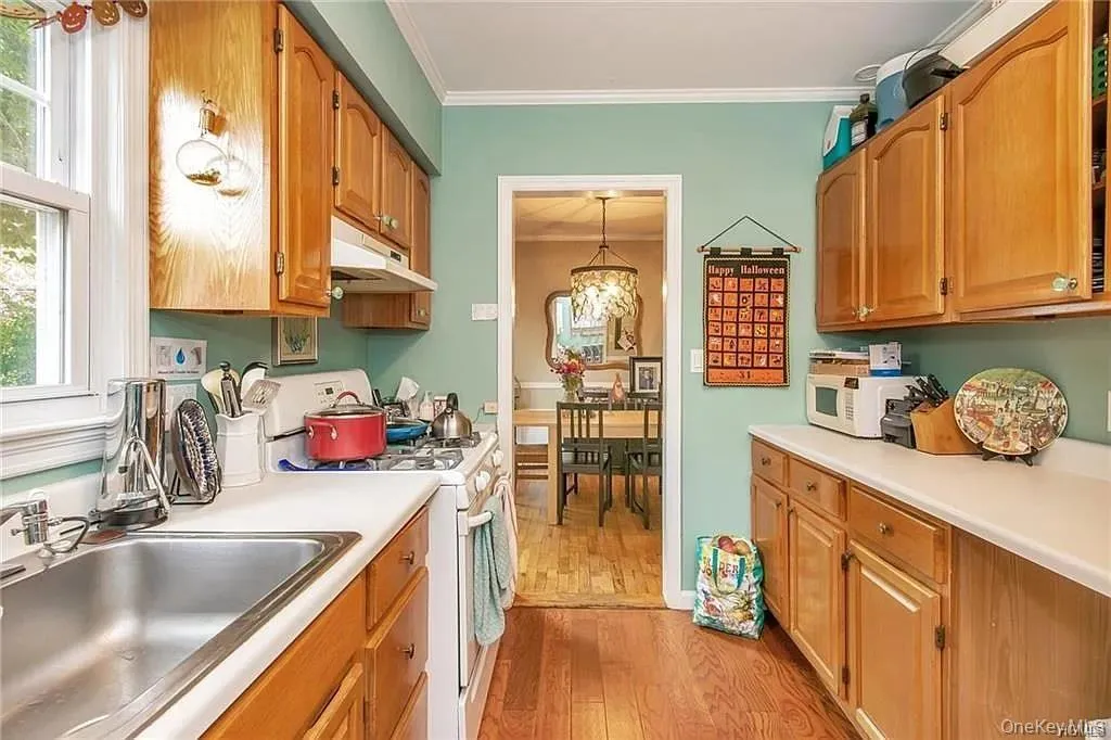 7 Wendover Road, Eastchester, NY, 3 Bedrooms Bedrooms, 6 Rooms Rooms,2 BathroomsBathrooms,Residential Lease,For Rent,Wendover,0,1027581 7 Wendover Road, Eastchester, NY, 3 Bedrooms Bedrooms, 6 Rooms Rooms,2 BathroomsBathrooms,Residential Lease,For Rent,Wendover,0,1027581