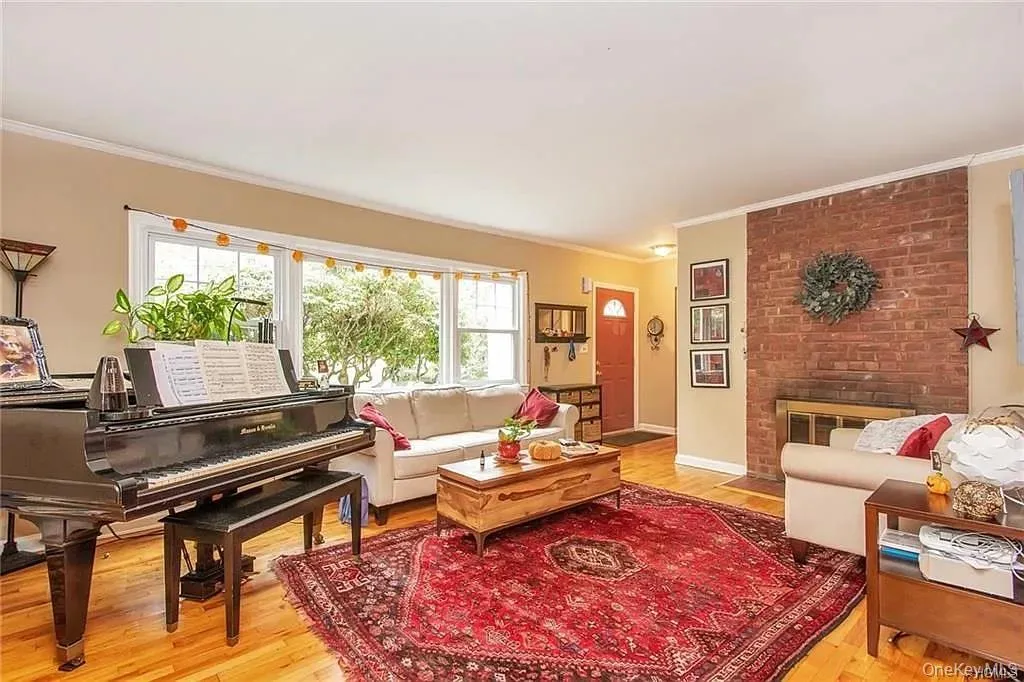 7 Wendover Road, Eastchester, NY, 3 Bedrooms Bedrooms, 6 Rooms Rooms,2 BathroomsBathrooms,Residential Lease,For Rent,Wendover,0,1027581 7 Wendover Road, Eastchester, NY, 3 Bedrooms Bedrooms, 6 Rooms Rooms,2 BathroomsBathrooms,Residential Lease,For Rent,Wendover,0,1027581