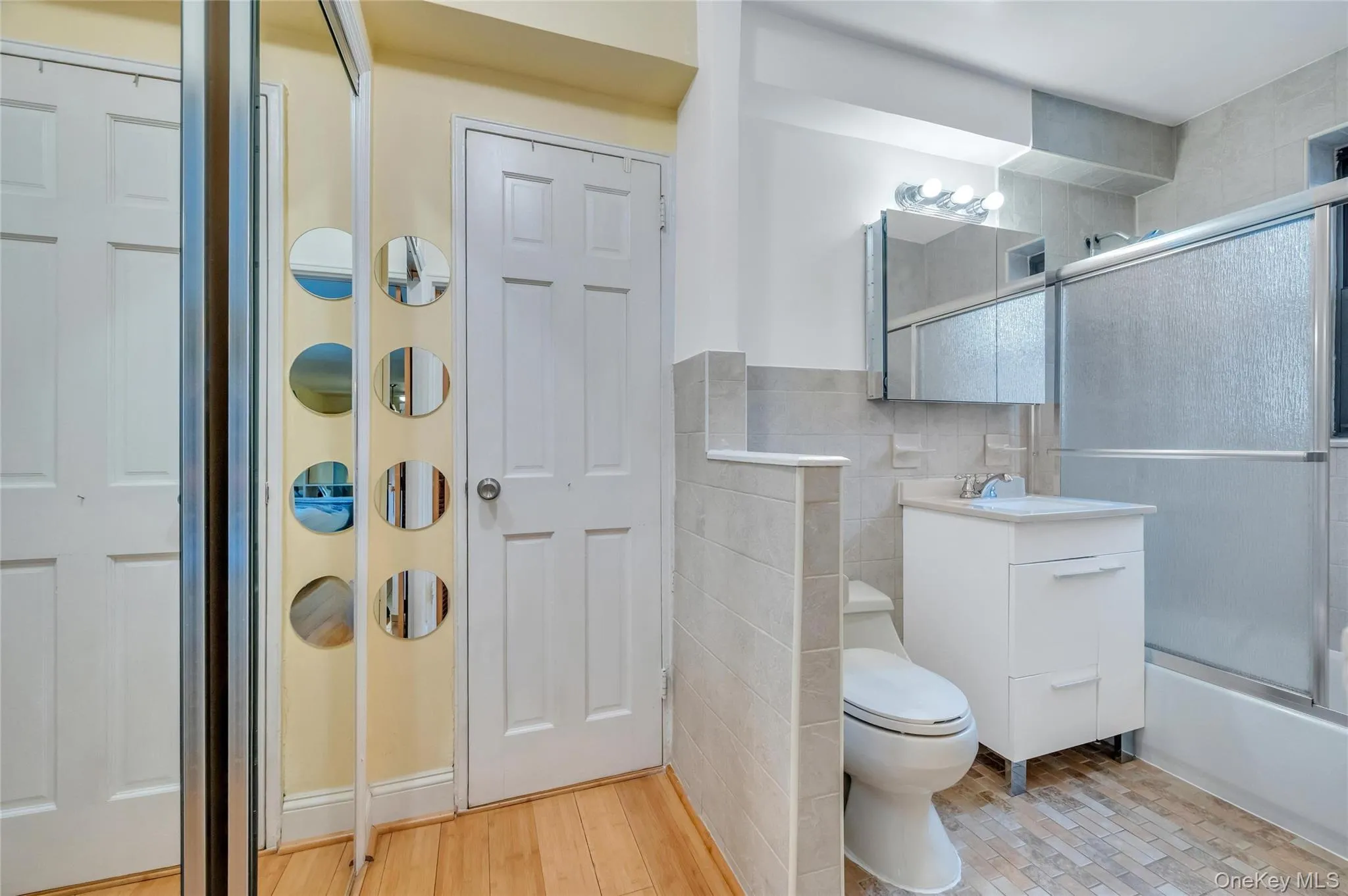 37-50 87th Street, New York, NY, 2 Rooms Rooms,1 BathroomBathrooms,Residential,For Rent,87th,0,1027582 37-50 87th Street, New York, NY, 2 Rooms Rooms,1 BathroomBathrooms,Residential,For Rent,87th,0,1027582