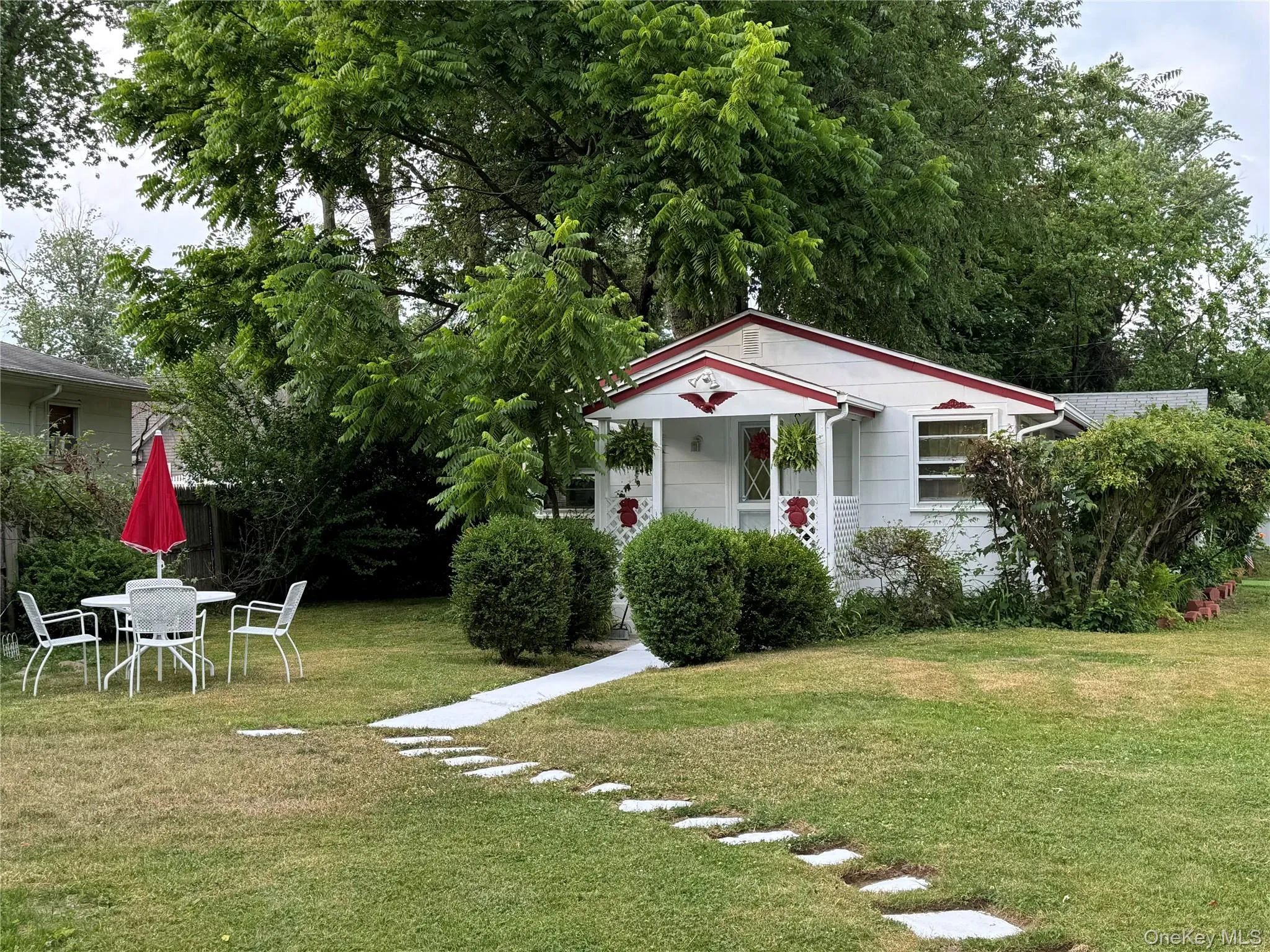 8 Blackberry Lane, Huntington, NY, 3 Bedrooms Bedrooms, 6 Rooms Rooms,1 BathroomBathrooms,Residential Lease,For Rent,Blackberry,0,1027593 8 Blackberry Lane, Huntington, NY, 3 Bedrooms Bedrooms, 6 Rooms Rooms,1 BathroomBathrooms,Residential Lease,For Rent,Blackberry,0,1027593