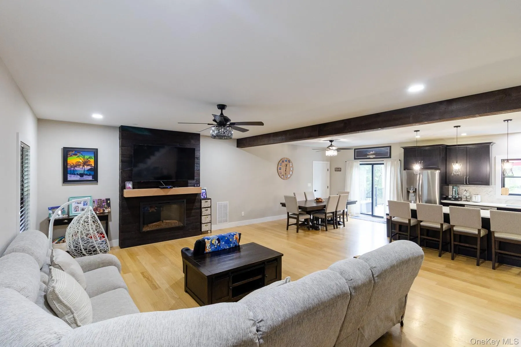 The seamless integration of the great room, dining area and kitchen creates an impressive sense of scale while preserving the individually of each space. The seamless integration of the great room, dining area and kitchen creates an impressive sense of scale while preserving the individually of each space.