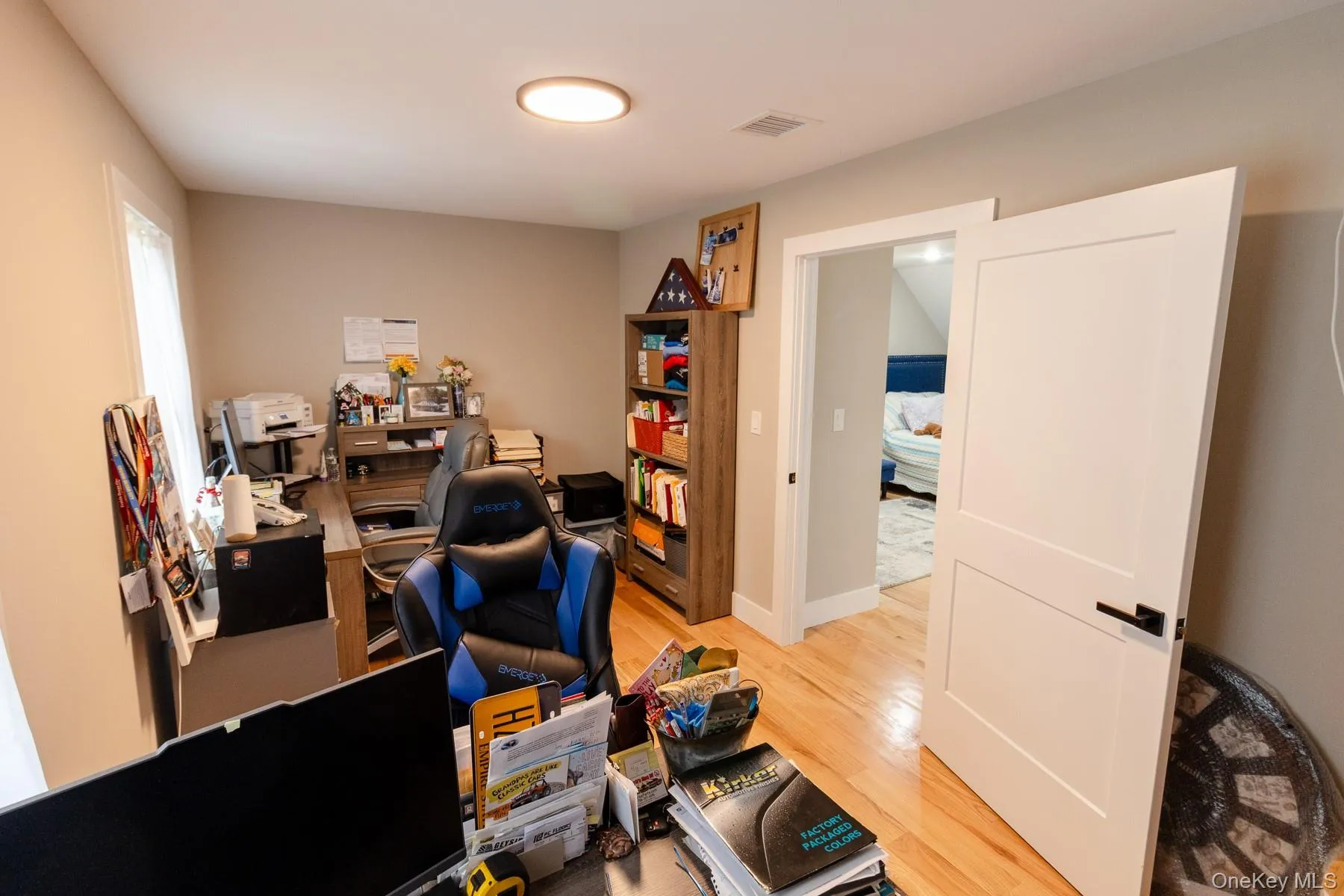 Another perspective highlights the adjoining layout, with this versatile room offering an ideal space for functional flexibility and convenient access to the adjoining bedroom. Another perspective highlights the adjoining layout, with this versatile room offering an ideal space for functional flexibility and convenient access to the adjoining bedroom.
