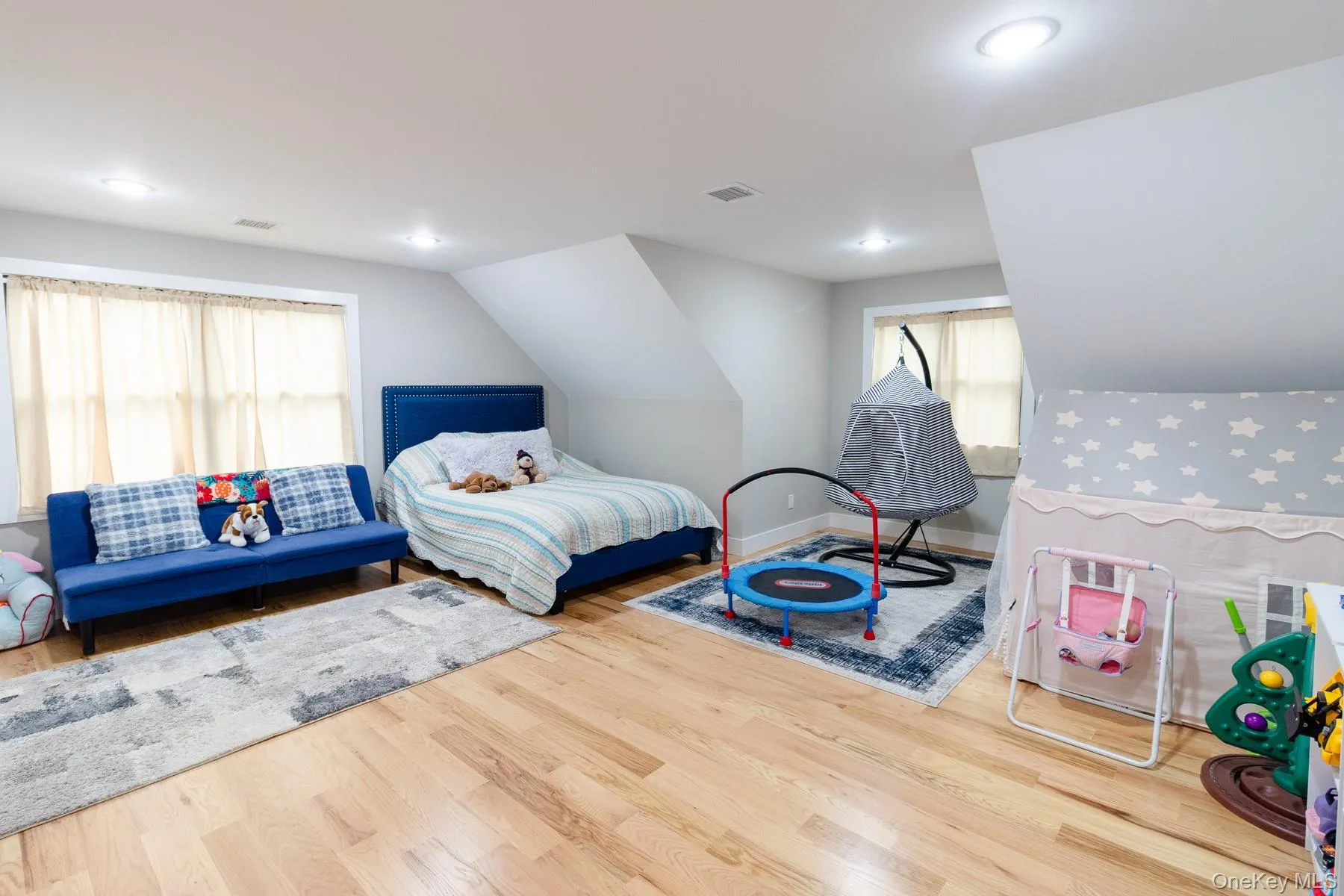 Generous proportions provide the flexibility to accommodate sleeping, study, play or creative space as needs evolve over time. Generous proportions provide the flexibility to accommodate sleeping, study, play or creative space as needs evolve over time.