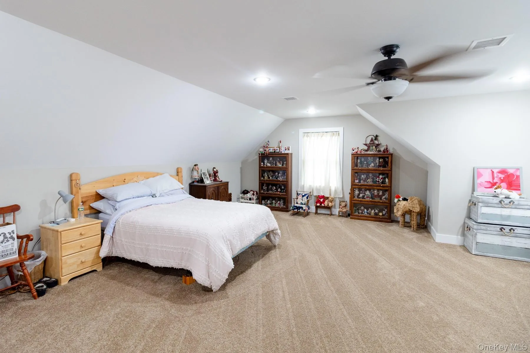 The expansive layout offers remarkable flexibility, providing ample space to create a bedroom that reflects your lifestyle and needs. The expansive layout offers remarkable flexibility, providing ample space to create a bedroom that reflects your lifestyle and needs.