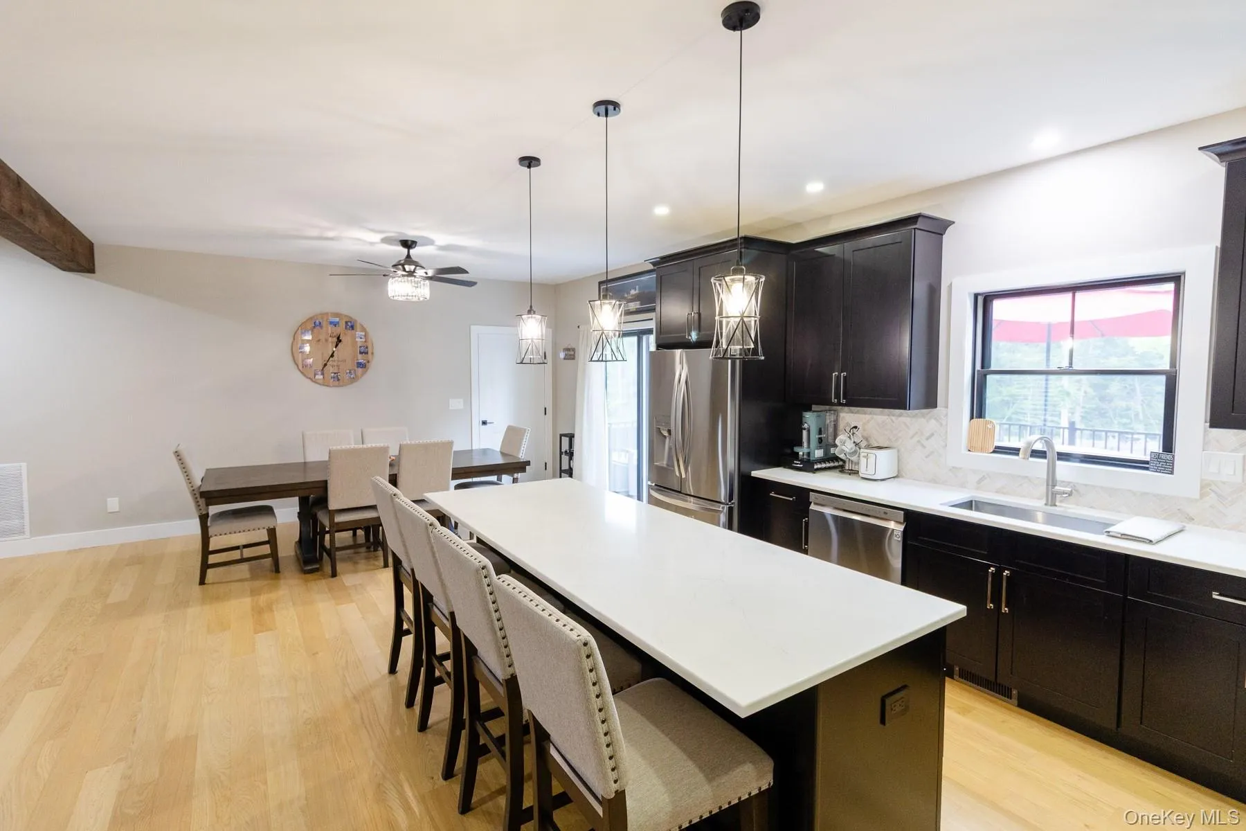Dark cabinetry provided bold contrast against crisp quarts surfaces, while the generous scale of the kitchen creates a refined, cohesive aesthetic. Dark cabinetry provided bold contrast against crisp quarts surfaces, while the generous scale of the kitchen creates a refined, cohesive aesthetic.