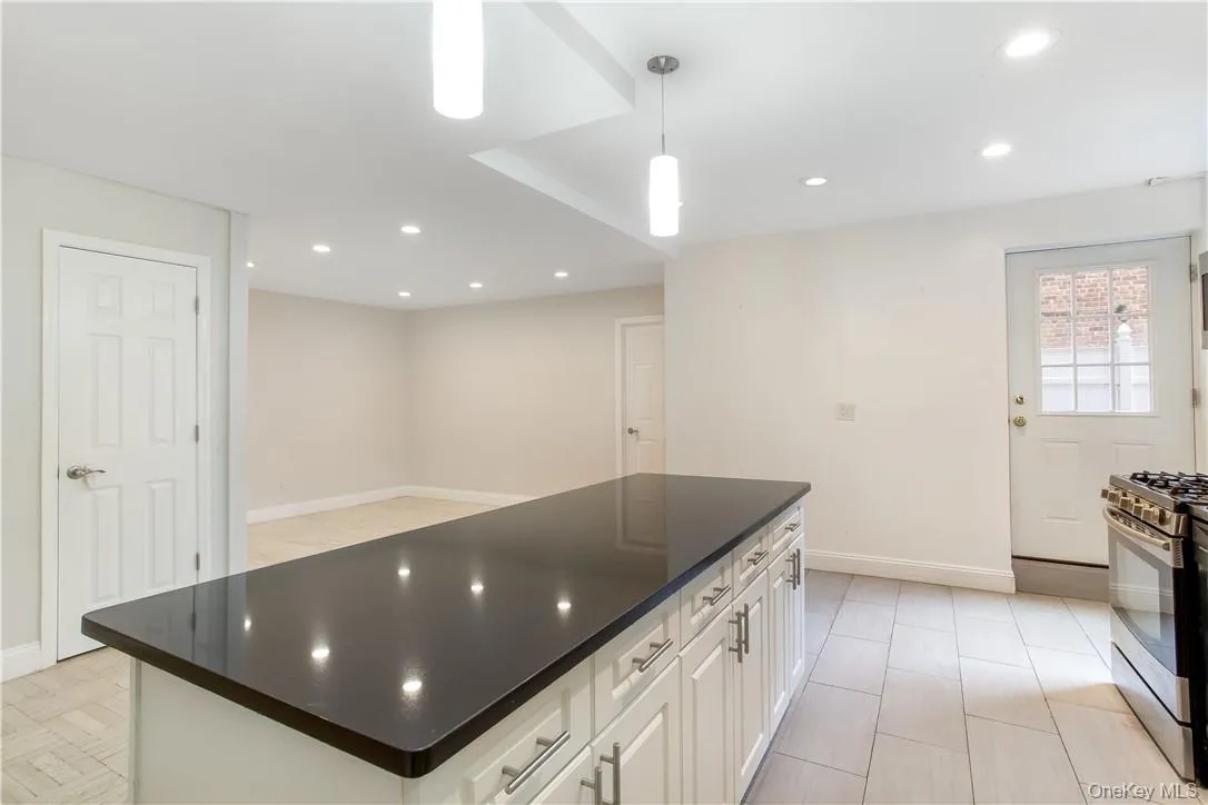 140 Hartsdale Avenue, Greenburgh, NY, 2 Bedrooms Bedrooms, 4 Rooms Rooms,1 BathroomBathrooms,Residential Lease,For Rent,Hartsdale,0,1027605 140 Hartsdale Avenue, Greenburgh, NY, 2 Bedrooms Bedrooms, 4 Rooms Rooms,1 BathroomBathrooms,Residential Lease,For Rent,Hartsdale,0,1027605