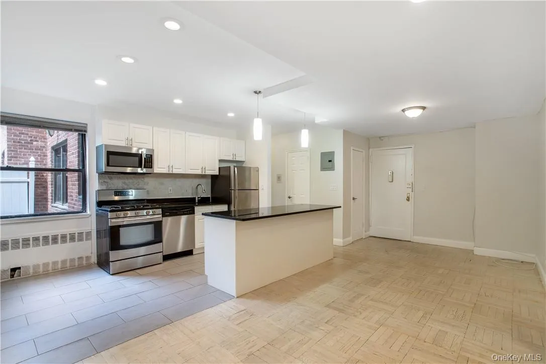140 Hartsdale Avenue, Greenburgh, NY, 2 Bedrooms Bedrooms, 4 Rooms Rooms,1 BathroomBathrooms,Residential Lease,For Rent,Hartsdale,0,1027605 140 Hartsdale Avenue, Greenburgh, NY, 2 Bedrooms Bedrooms, 4 Rooms Rooms,1 BathroomBathrooms,Residential Lease,For Rent,Hartsdale,0,1027605