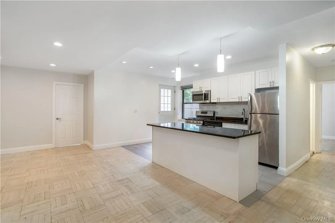140 Hartsdale Avenue, Greenburgh, NY, 2 Bedrooms Bedrooms, 4 Rooms Rooms,1 BathroomBathrooms,Residential Lease,For Rent,Hartsdale,0,1027605 140 Hartsdale Avenue, Greenburgh, NY, 2 Bedrooms Bedrooms, 4 Rooms Rooms,1 BathroomBathrooms,Residential Lease,For Rent,Hartsdale,0,1027605