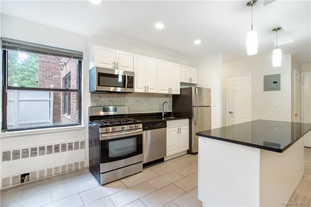 140 Hartsdale Avenue, Greenburgh, NY, 2 Bedrooms Bedrooms, 4 Rooms Rooms,1 BathroomBathrooms,Residential Lease,For Rent,Hartsdale,0,1027605 140 Hartsdale Avenue, Greenburgh, NY, 2 Bedrooms Bedrooms, 4 Rooms Rooms,1 BathroomBathrooms,Residential Lease,For Rent,Hartsdale,0,1027605
