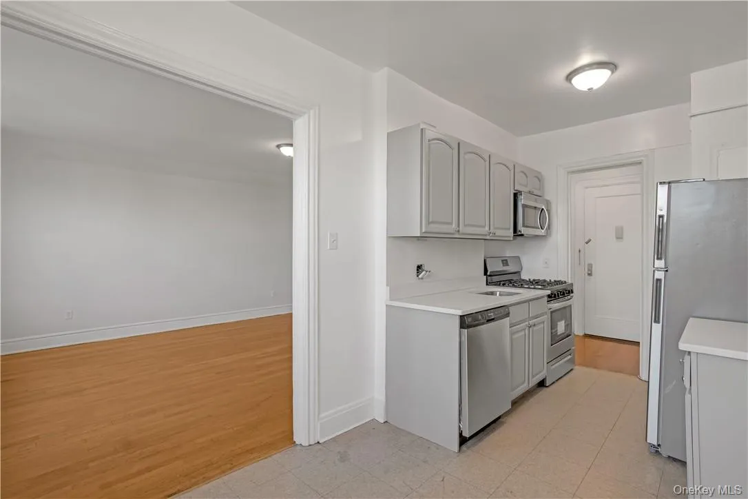 254 Martine Avenue, White Plains, NY, 2 Bedrooms Bedrooms, 4 Rooms Rooms,1 BathroomBathrooms,Residential Lease,For Rent,Martine,0,1027611 254 Martine Avenue, White Plains, NY, 2 Bedrooms Bedrooms, 4 Rooms Rooms,1 BathroomBathrooms,Residential Lease,For Rent,Martine,0,1027611