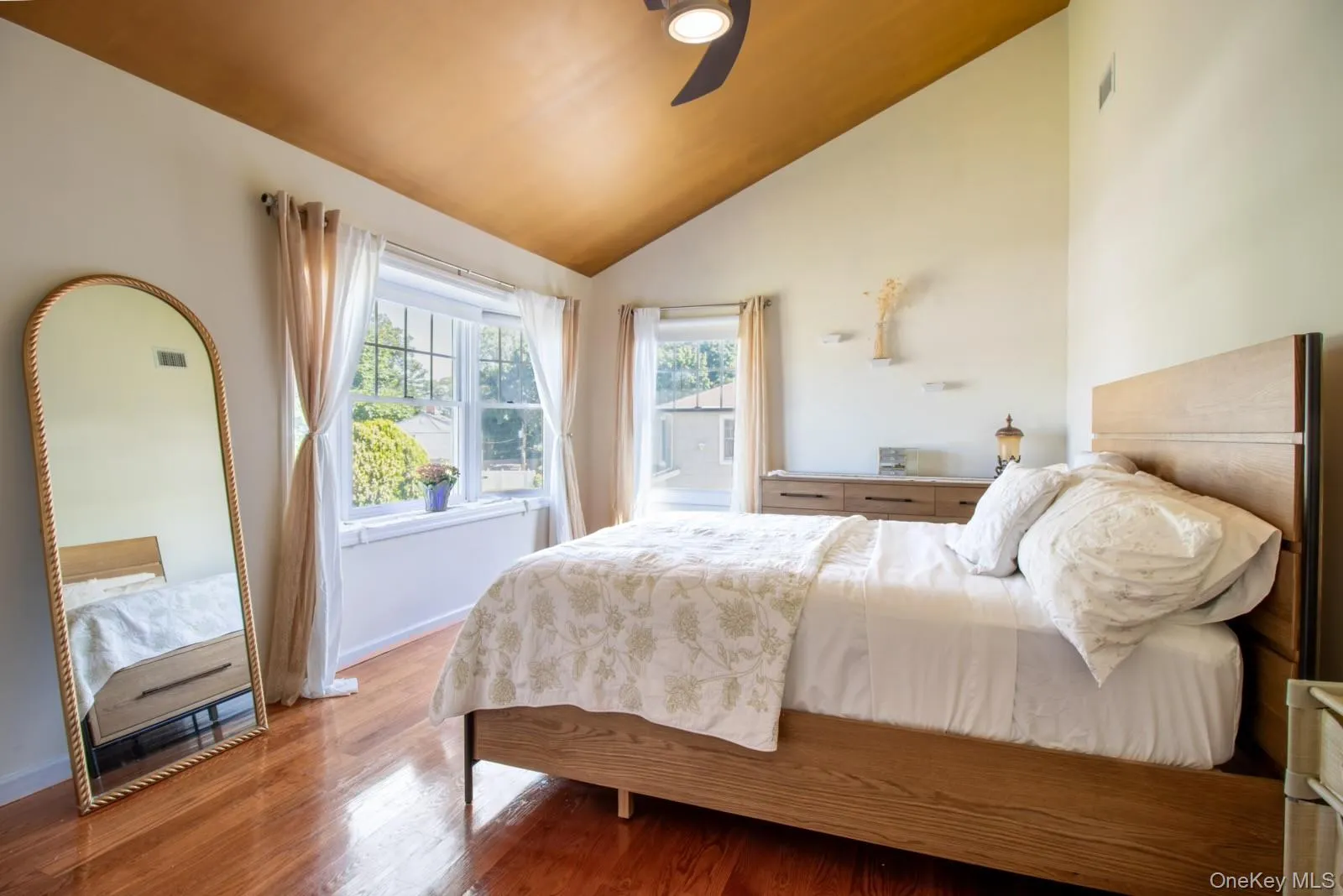 5 Hickory Lane, North Hempstead, NY, 4 Bedrooms Bedrooms, 12 Rooms Rooms,3 BathroomsBathrooms,Residential,For Rent,Hickory,0,1027617 5 Hickory Lane, North Hempstead, NY, 4 Bedrooms Bedrooms, 12 Rooms Rooms,3 BathroomsBathrooms,Residential,For Rent,Hickory,0,1027617