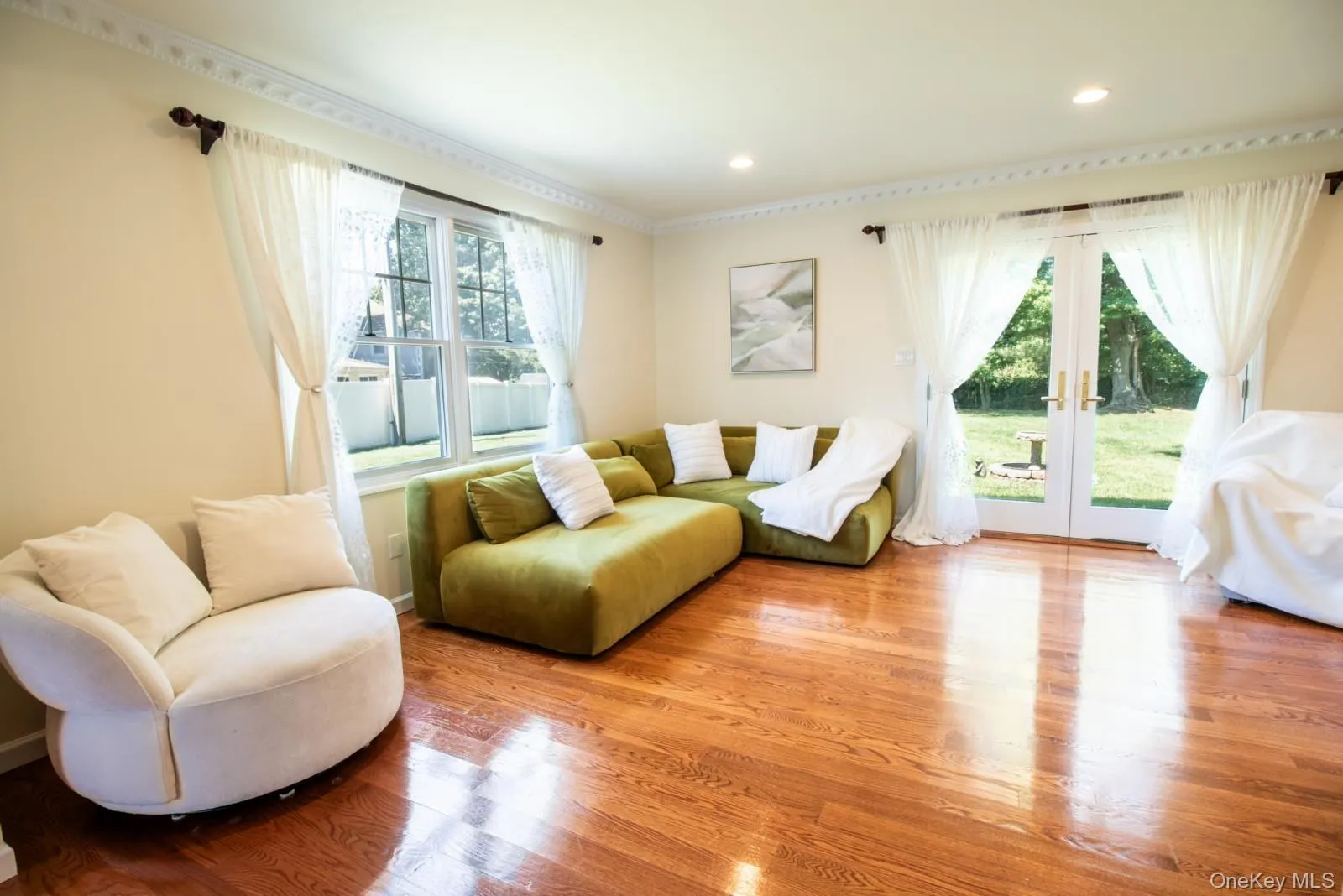 5 Hickory Lane, North Hempstead, NY, 4 Bedrooms Bedrooms, 12 Rooms Rooms,3 BathroomsBathrooms,Residential,For Rent,Hickory,0,1027617 5 Hickory Lane, North Hempstead, NY, 4 Bedrooms Bedrooms, 12 Rooms Rooms,3 BathroomsBathrooms,Residential,For Rent,Hickory,0,1027617