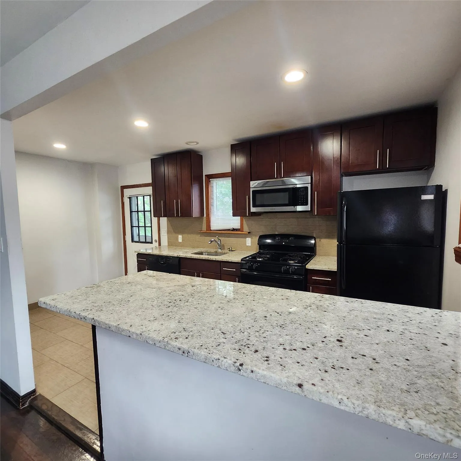 34 Parkside Drive, Oyster Bay, NY, 3 Bedrooms Bedrooms, 6 Rooms Rooms,2 BathroomsBathrooms,Residential Lease,For Rent,Parkside,0,1027638 34 Parkside Drive, Oyster Bay, NY, 3 Bedrooms Bedrooms, 6 Rooms Rooms,2 BathroomsBathrooms,Residential Lease,For Rent,Parkside,0,1027638