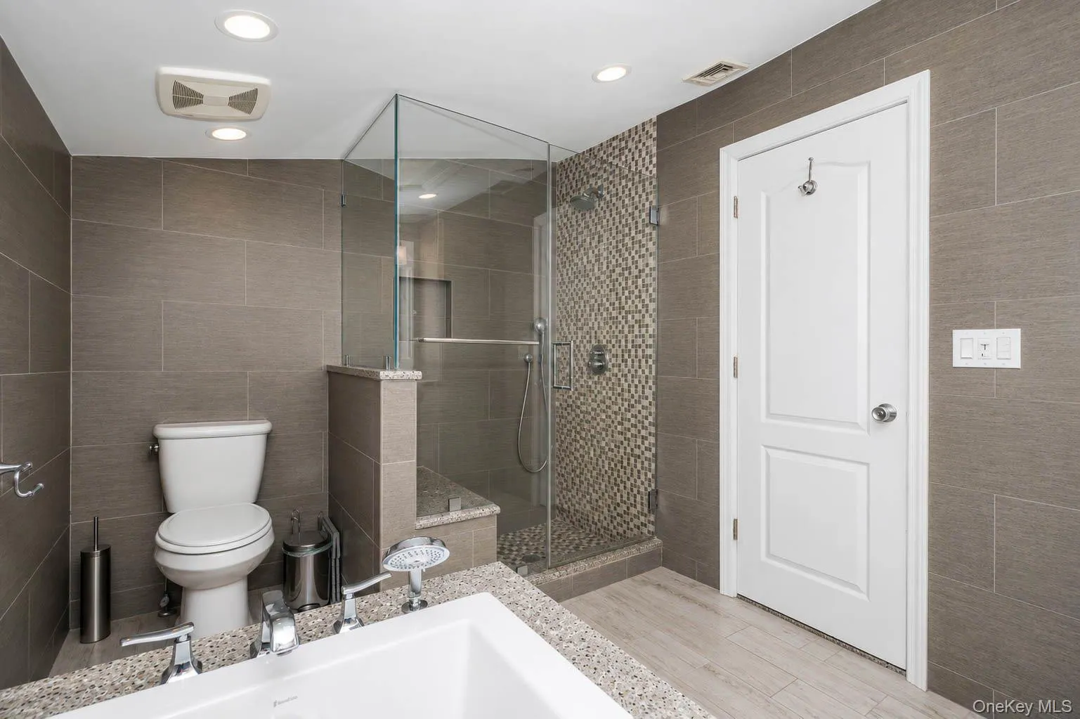16 Brockmeyer Drive, Oyster Bay, NY, 4 Bedrooms Bedrooms, 8 Rooms Rooms,2 BathroomsBathrooms,Residential,For Rent,Brockmeyer,0,1027652 16 Brockmeyer Drive, Oyster Bay, NY, 4 Bedrooms Bedrooms, 8 Rooms Rooms,2 BathroomsBathrooms,Residential,For Rent,Brockmeyer,0,1027652