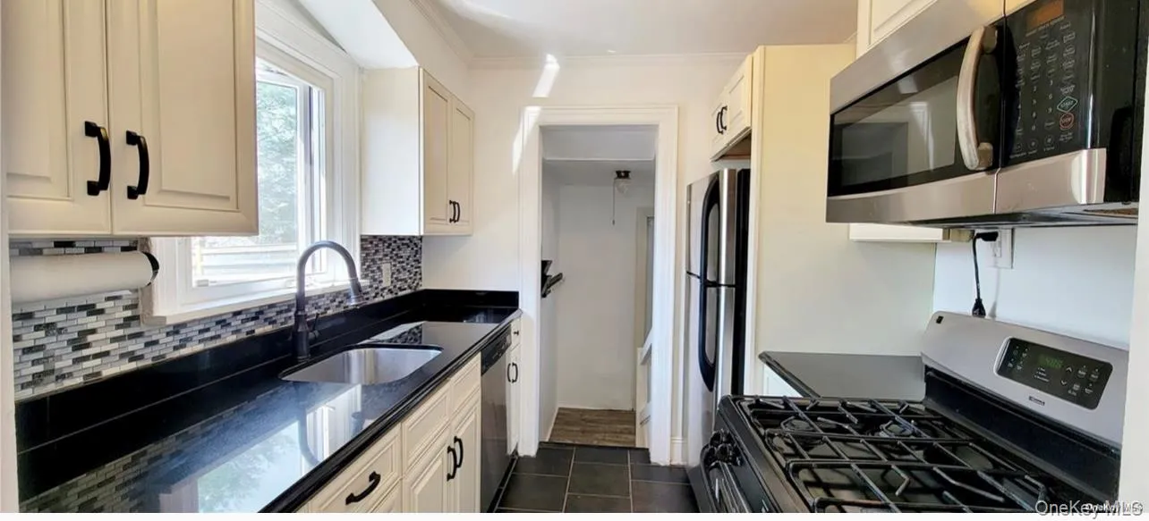 19 Poppy Avenue, Hempstead, NY, 3 Bedrooms Bedrooms, 6 Rooms Rooms,2 BathroomsBathrooms,Residential Lease,For Rent,Poppy,0,1027654 19 Poppy Avenue, Hempstead, NY, 3 Bedrooms Bedrooms, 6 Rooms Rooms,2 BathroomsBathrooms,Residential Lease,For Rent,Poppy,0,1027654