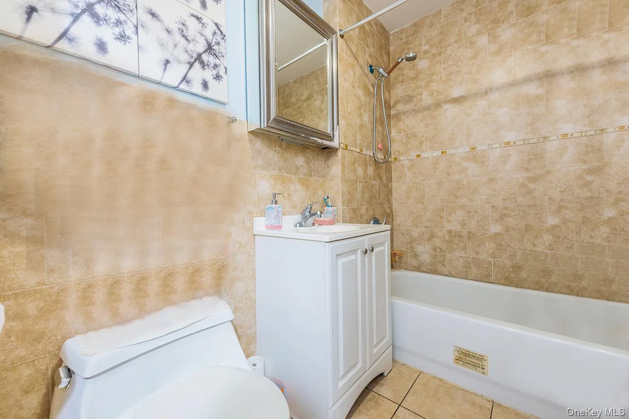 71-19 162 Street, New York, NY, 2 Bedrooms Bedrooms, 5 Rooms Rooms,2 BathroomsBathrooms,Residential,For Rent,162,0,1027656 71-19 162 Street, New York, NY, 2 Bedrooms Bedrooms, 5 Rooms Rooms,2 BathroomsBathrooms,Residential,For Rent,162,0,1027656