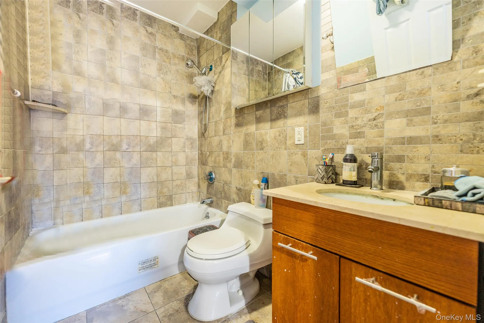 71-19 162 Street, New York, NY, 2 Bedrooms Bedrooms, 5 Rooms Rooms,2 BathroomsBathrooms,Residential,For Rent,162,0,1027656 71-19 162 Street, New York, NY, 2 Bedrooms Bedrooms, 5 Rooms Rooms,2 BathroomsBathrooms,Residential,For Rent,162,0,1027656