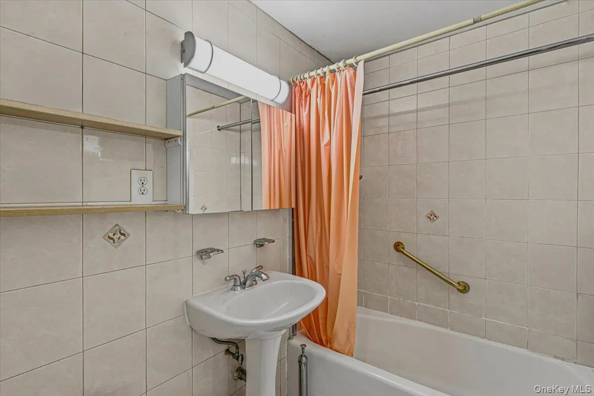 143-30 Roosevelt Avenue, New York, NY, 2 Bedrooms Bedrooms, 5 Rooms Rooms,1 BathroomBathrooms,Residential,For Rent,Roosevelt,0,1027665 143-30 Roosevelt Avenue, New York, NY, 2 Bedrooms Bedrooms, 5 Rooms Rooms,1 BathroomBathrooms,Residential,For Rent,Roosevelt,0,1027665