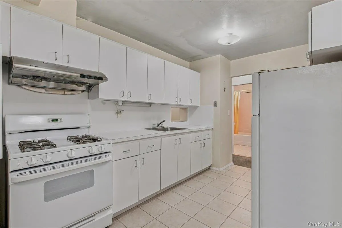 143-30 Roosevelt Avenue, New York, NY, 2 Bedrooms Bedrooms, 5 Rooms Rooms,1 BathroomBathrooms,Residential,For Rent,Roosevelt,0,1027665 143-30 Roosevelt Avenue, New York, NY, 2 Bedrooms Bedrooms, 5 Rooms Rooms,1 BathroomBathrooms,Residential,For Rent,Roosevelt,0,1027665