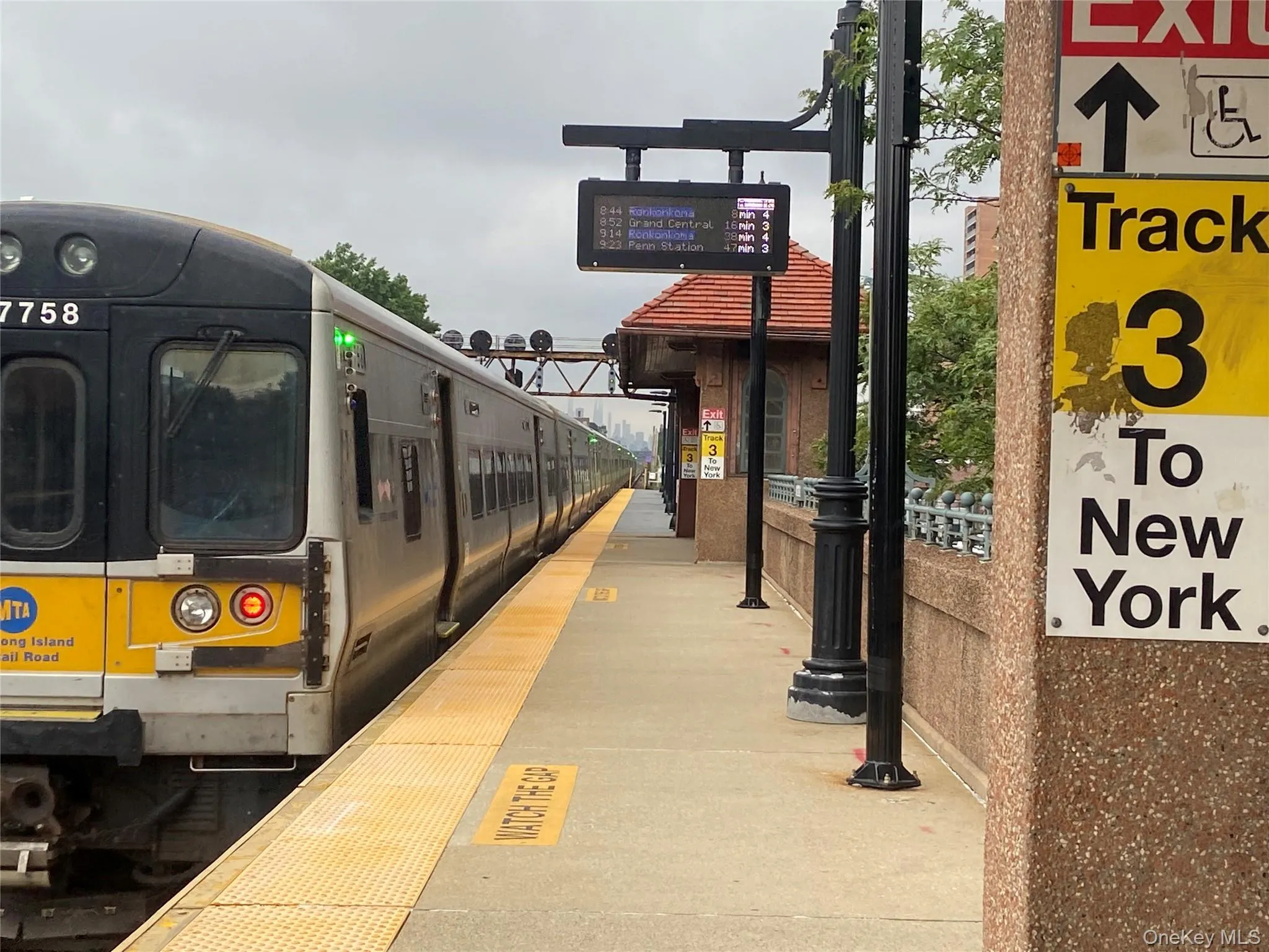 Forest Hills:Various LIRR Trains *Minutes to NYC! Forest Hills:Various LIRR Trains *Minutes to NYC!