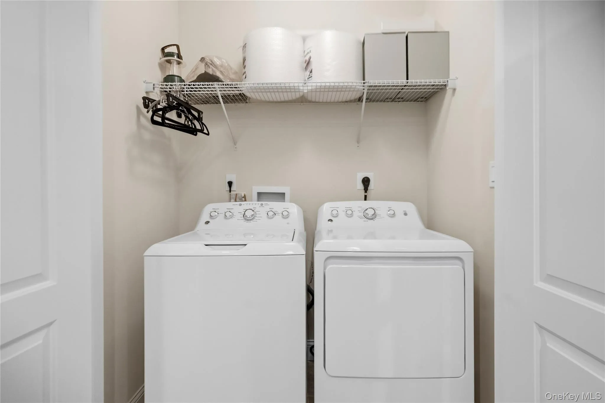 37 Halley Drive, Brookhaven, NY, 2 Bedrooms Bedrooms, 6 Rooms Rooms,2 BathroomsBathrooms,Residential,For Rent,Halley,0,1027676 37 Halley Drive, Brookhaven, NY, 2 Bedrooms Bedrooms, 6 Rooms Rooms,2 BathroomsBathrooms,Residential,For Rent,Halley,0,1027676