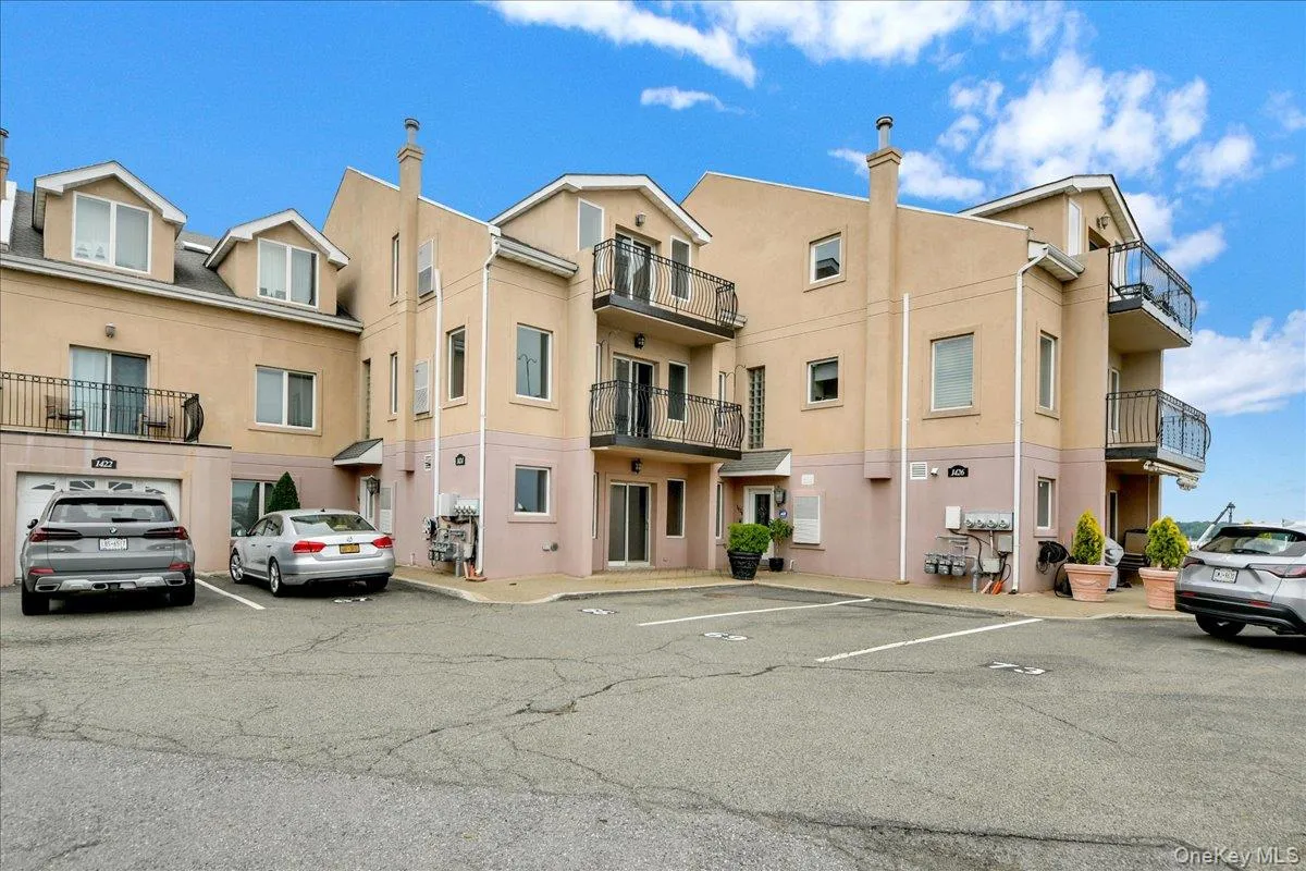 1424 Outlook Avenue, New York, NY, 2 Bedrooms Bedrooms, 5 Rooms Rooms,1 BathroomBathrooms,Residential Lease,For Rent,Outlook,0,1027681 1424 Outlook Avenue, New York, NY, 2 Bedrooms Bedrooms, 5 Rooms Rooms,1 BathroomBathrooms,Residential Lease,For Rent,Outlook,0,1027681