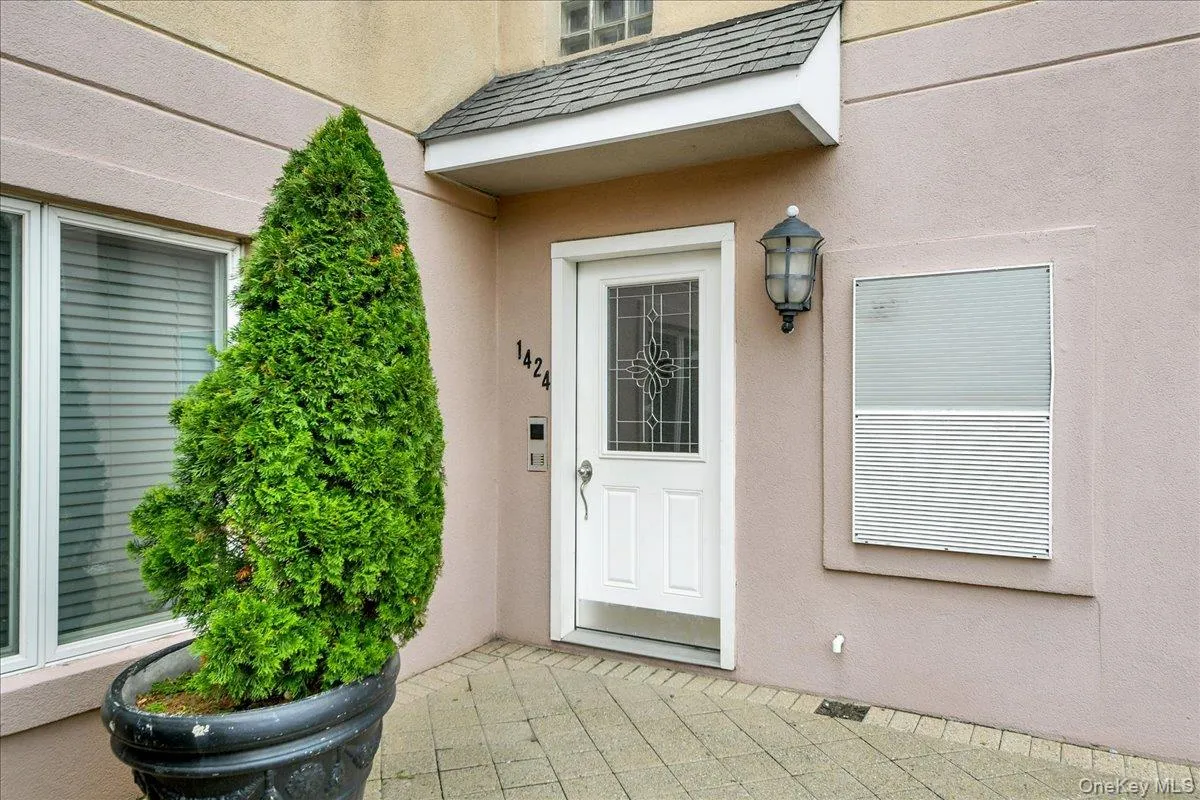 1424 Outlook Avenue, New York, NY, 2 Bedrooms Bedrooms, 5 Rooms Rooms,1 BathroomBathrooms,Residential Lease,For Rent,Outlook,0,1027681 1424 Outlook Avenue, New York, NY, 2 Bedrooms Bedrooms, 5 Rooms Rooms,1 BathroomBathrooms,Residential Lease,For Rent,Outlook,0,1027681