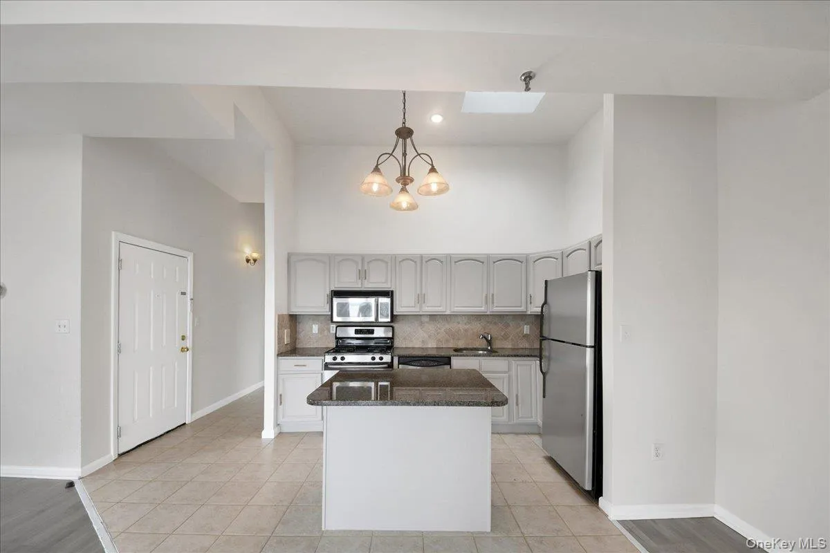 1424 Outlook Avenue, New York, NY, 2 Bedrooms Bedrooms, 5 Rooms Rooms,1 BathroomBathrooms,Residential Lease,For Rent,Outlook,0,1027681 1424 Outlook Avenue, New York, NY, 2 Bedrooms Bedrooms, 5 Rooms Rooms,1 BathroomBathrooms,Residential Lease,For Rent,Outlook,0,1027681