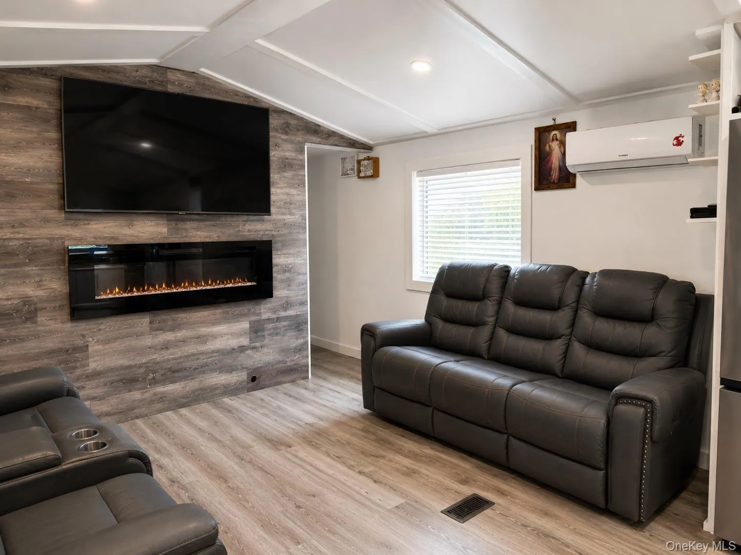 105 Oak View Highway Unit 20, East Hampton, New York 11937