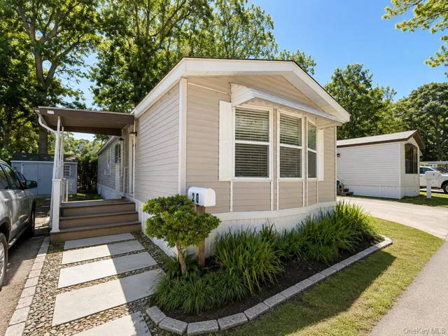 105 Oak View Highway Unit 20, East Hampton, New York 11937