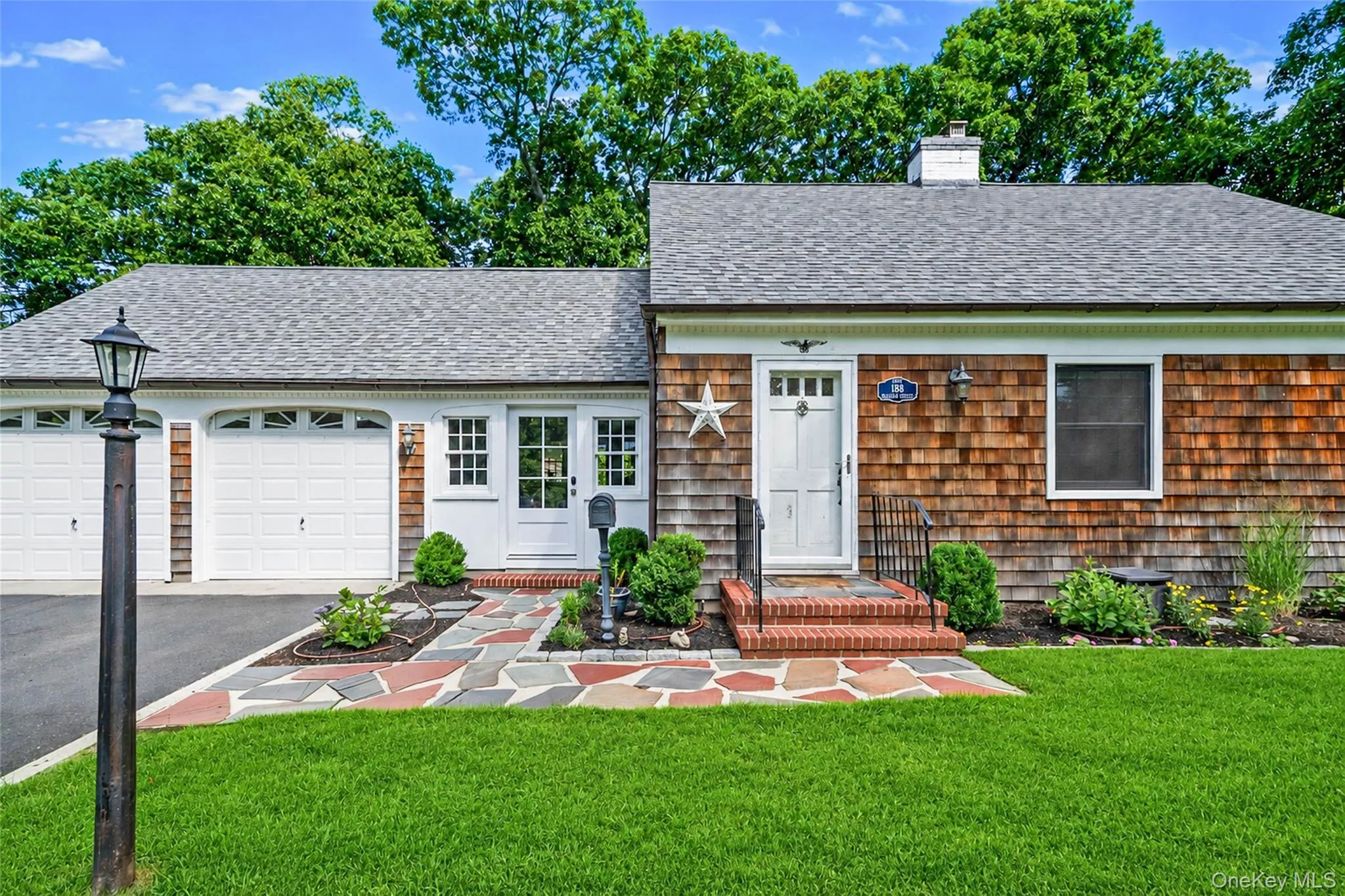 188 Hallock Street, Riverhead, NY, 2 Bedrooms Bedrooms, 5 Rooms Rooms,1 BathroomBathrooms,Residential,For Rent,Hallock,0,1027691 188 Hallock Street, Riverhead, NY, 2 Bedrooms Bedrooms, 5 Rooms Rooms,1 BathroomBathrooms,Residential,For Rent,Hallock,0,1027691