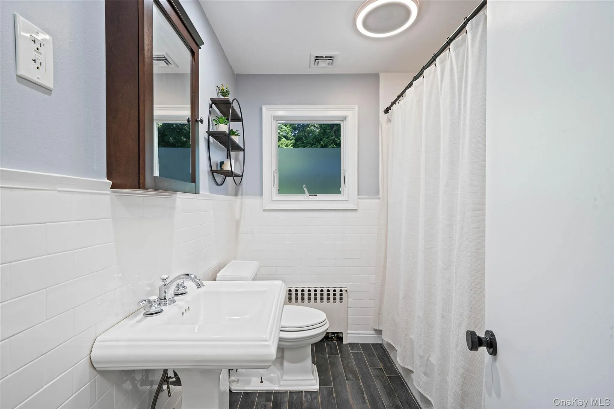 188 Hallock Street, Riverhead, NY, 2 Bedrooms Bedrooms, 5 Rooms Rooms,1 BathroomBathrooms,Residential,For Rent,Hallock,0,1027691 188 Hallock Street, Riverhead, NY, 2 Bedrooms Bedrooms, 5 Rooms Rooms,1 BathroomBathrooms,Residential,For Rent,Hallock,0,1027691