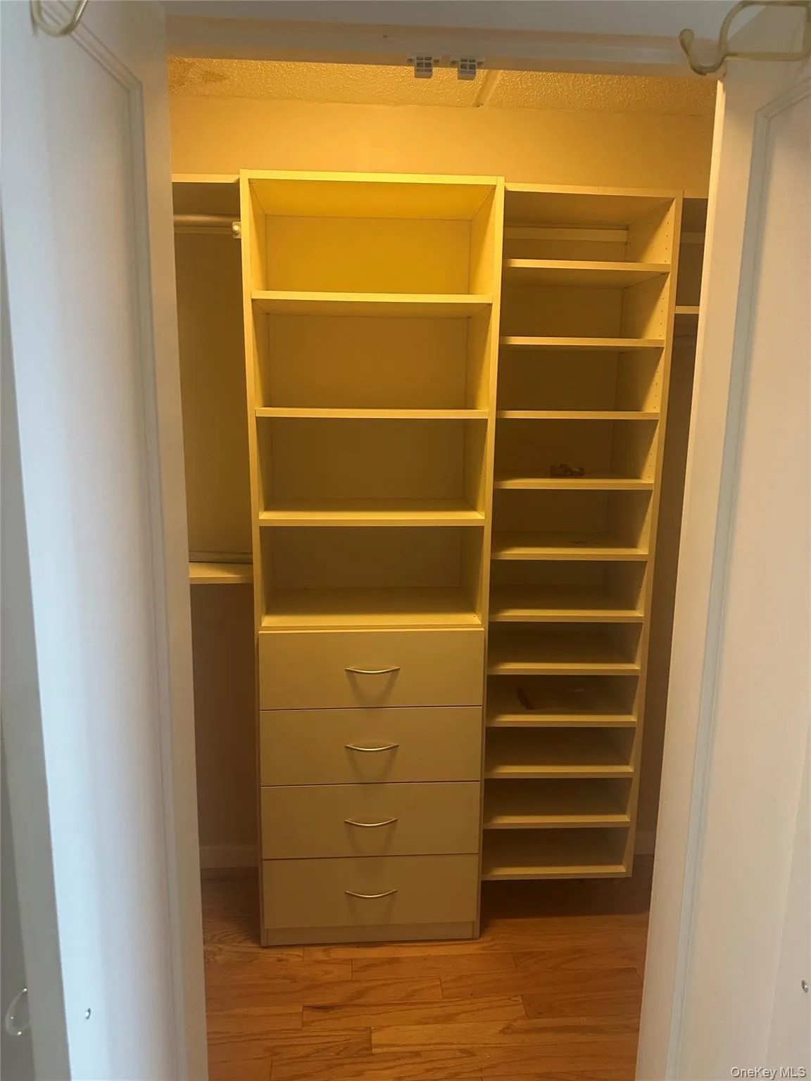 Custom closet organization system Custom closet organization system