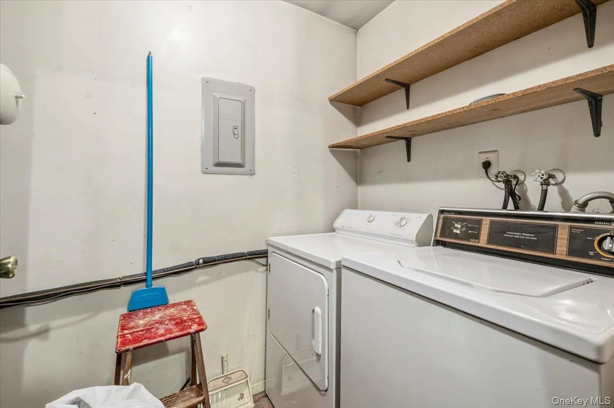 221 Springmeadow Drive, Islip, NY, 2 Bedrooms Bedrooms, 5 Rooms Rooms,1 BathroomBathrooms,Residential,For Rent,Springmeadow,0,1027712 221 Springmeadow Drive, Islip, NY, 2 Bedrooms Bedrooms, 5 Rooms Rooms,1 BathroomBathrooms,Residential,For Rent,Springmeadow,0,1027712
