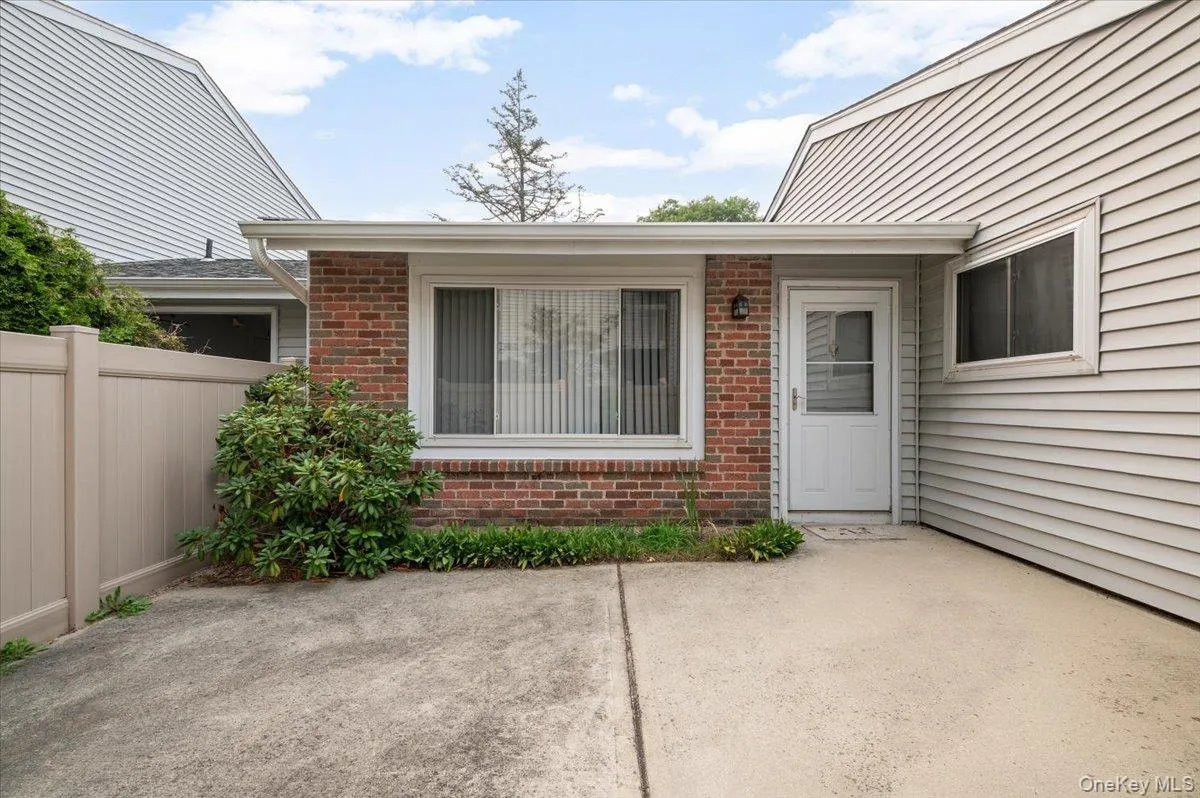 221 Springmeadow Drive, Islip, NY, 2 Bedrooms Bedrooms, 5 Rooms Rooms,1 BathroomBathrooms,Residential,For Rent,Springmeadow,0,1027712 221 Springmeadow Drive, Islip, NY, 2 Bedrooms Bedrooms, 5 Rooms Rooms,1 BathroomBathrooms,Residential,For Rent,Springmeadow,0,1027712