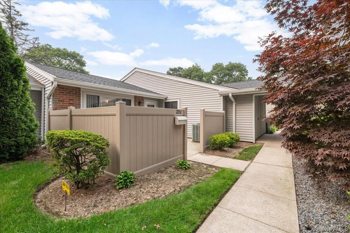 221 Springmeadow Drive, Islip, NY, 2 Bedrooms Bedrooms, 5 Rooms Rooms,1 BathroomBathrooms,Residential,For Rent,Springmeadow,0,1027712 221 Springmeadow Drive, Islip, NY, 2 Bedrooms Bedrooms, 5 Rooms Rooms,1 BathroomBathrooms,Residential,For Rent,Springmeadow,0,1027712