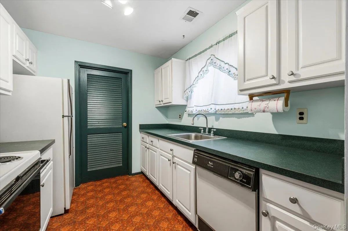 221 Springmeadow Drive, Islip, NY, 2 Bedrooms Bedrooms, 5 Rooms Rooms,1 BathroomBathrooms,Residential,For Rent,Springmeadow,0,1027712 221 Springmeadow Drive, Islip, NY, 2 Bedrooms Bedrooms, 5 Rooms Rooms,1 BathroomBathrooms,Residential,For Rent,Springmeadow,0,1027712