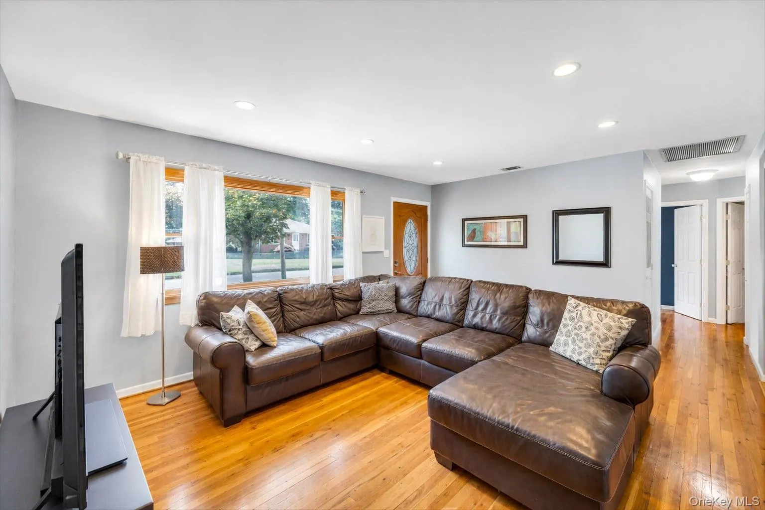25 Walter Drive, Smithtown, NY, 3 Bedrooms Bedrooms, 7 Rooms Rooms,2 BathroomsBathrooms,Residential,For Rent,Walter,0,1027714 25 Walter Drive, Smithtown, NY, 3 Bedrooms Bedrooms, 7 Rooms Rooms,2 BathroomsBathrooms,Residential,For Rent,Walter,0,1027714