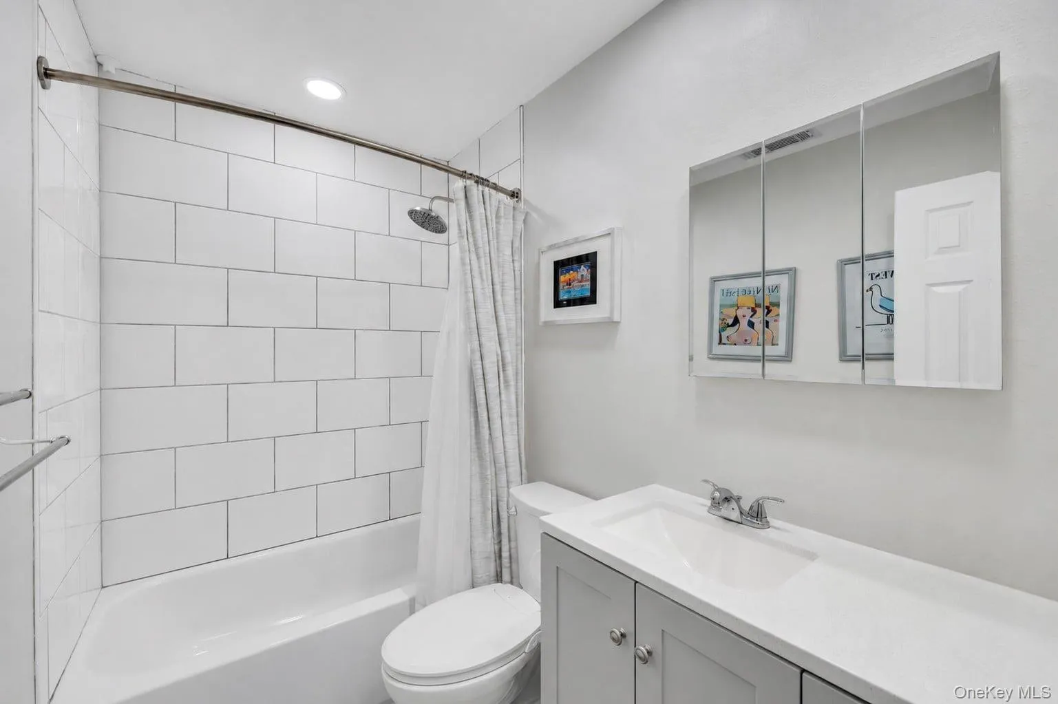 25 Walter Drive, Smithtown, NY, 3 Bedrooms Bedrooms, 7 Rooms Rooms,2 BathroomsBathrooms,Residential,For Rent,Walter,0,1027714 25 Walter Drive, Smithtown, NY, 3 Bedrooms Bedrooms, 7 Rooms Rooms,2 BathroomsBathrooms,Residential,For Rent,Walter,0,1027714