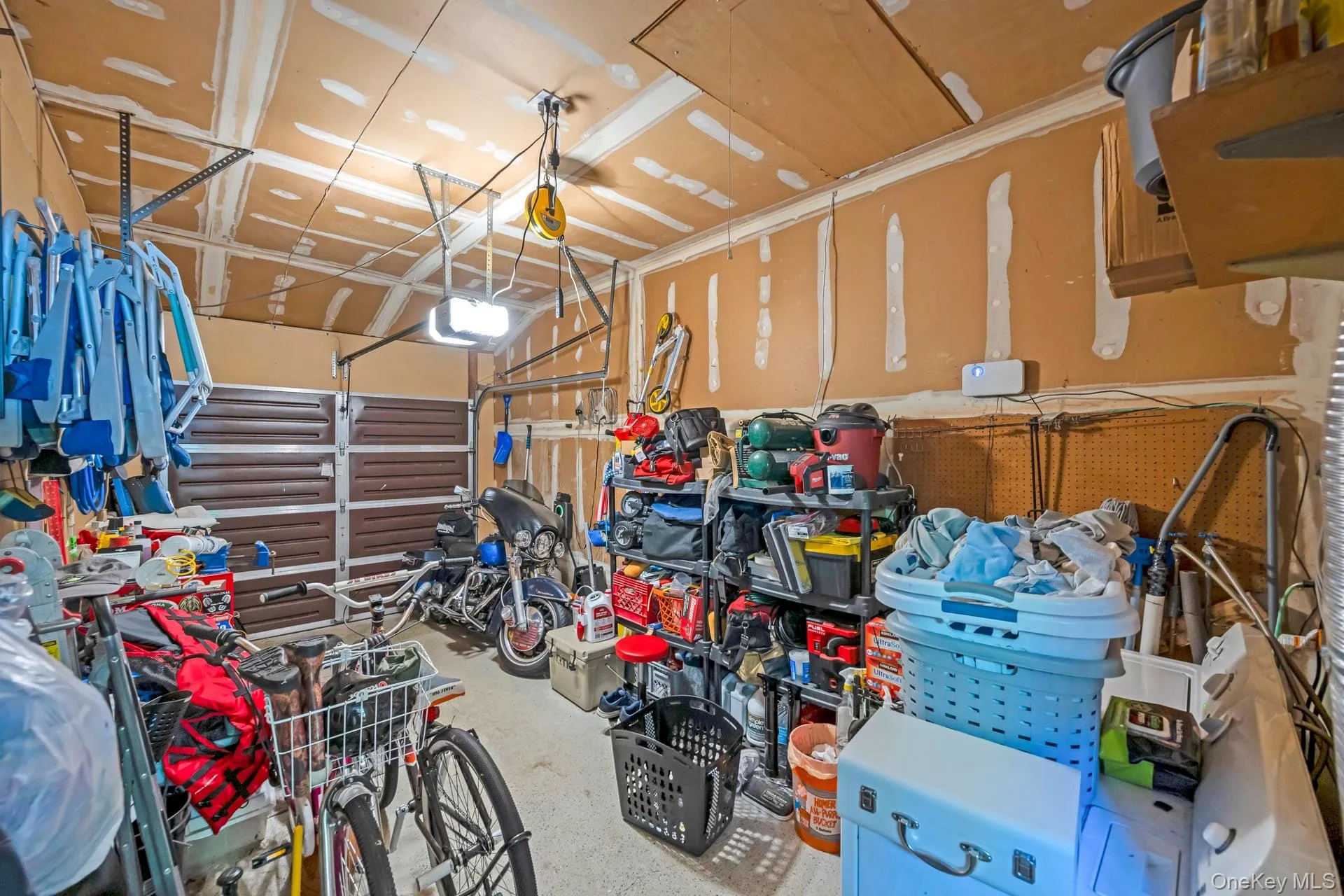 25 Walter Drive, Smithtown, NY, 3 Bedrooms Bedrooms, 7 Rooms Rooms,2 BathroomsBathrooms,Residential,For Rent,Walter,0,1027714 25 Walter Drive, Smithtown, NY, 3 Bedrooms Bedrooms, 7 Rooms Rooms,2 BathroomsBathrooms,Residential,For Rent,Walter,0,1027714
