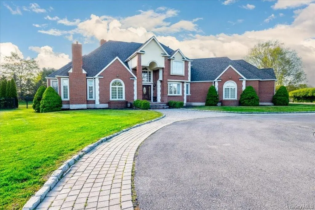 Exterior View & Driveway Exterior View & Driveway