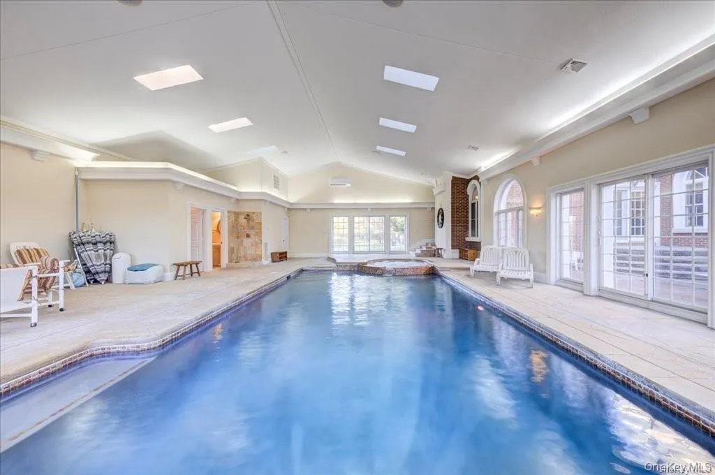 3200 Sqft Indoor Pool 16x32 & 10 Jet Hot To 3200 Sqft Indoor Pool 16x32 & 10 Jet Hot To