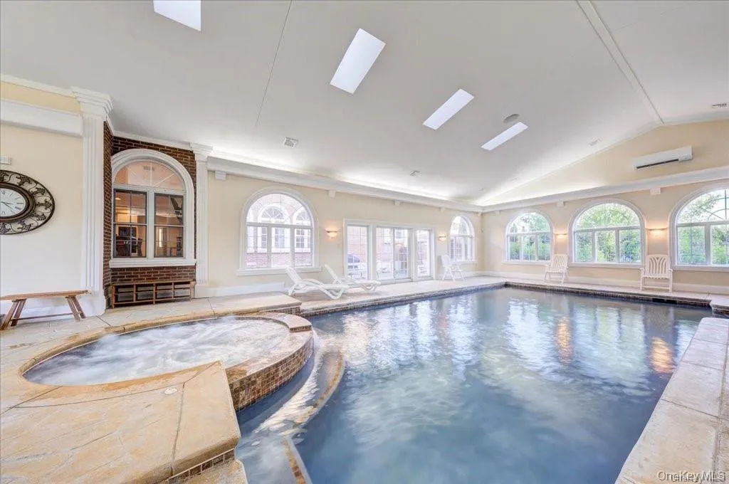 3200 Sqft Indoor Pool 16x32 & 10 Jet Hot To 3200 Sqft Indoor Pool 16x32 & 10 Jet Hot To