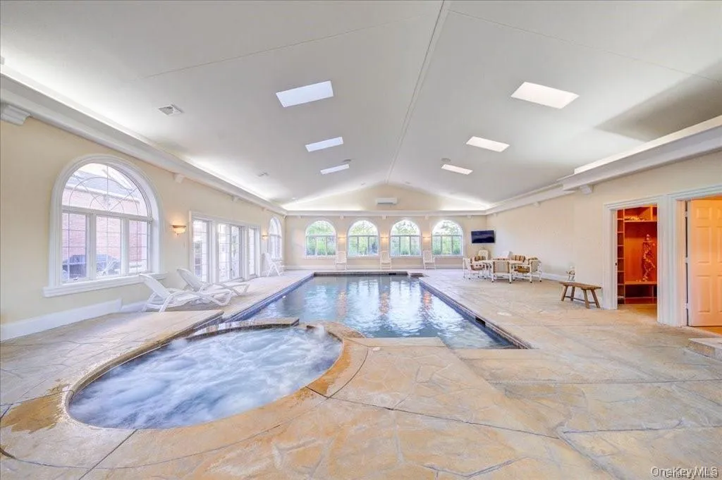 3200 Sqft Indoor Pool 16x32 & 10 Jet Hot Top 3200 Sqft Indoor Pool 16x32 & 10 Jet Hot Top