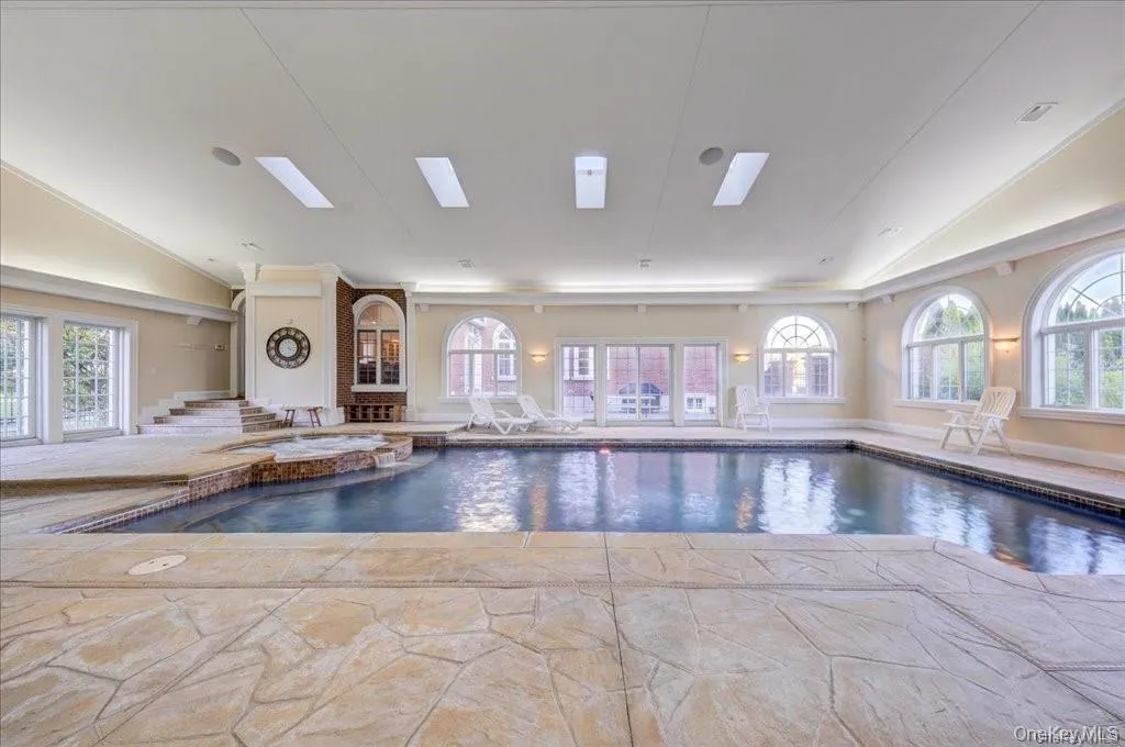 3200 Sqft Indoor Pool 16x32 & 10 Jet Hot To 3200 Sqft Indoor Pool 16x32 & 10 Jet Hot To