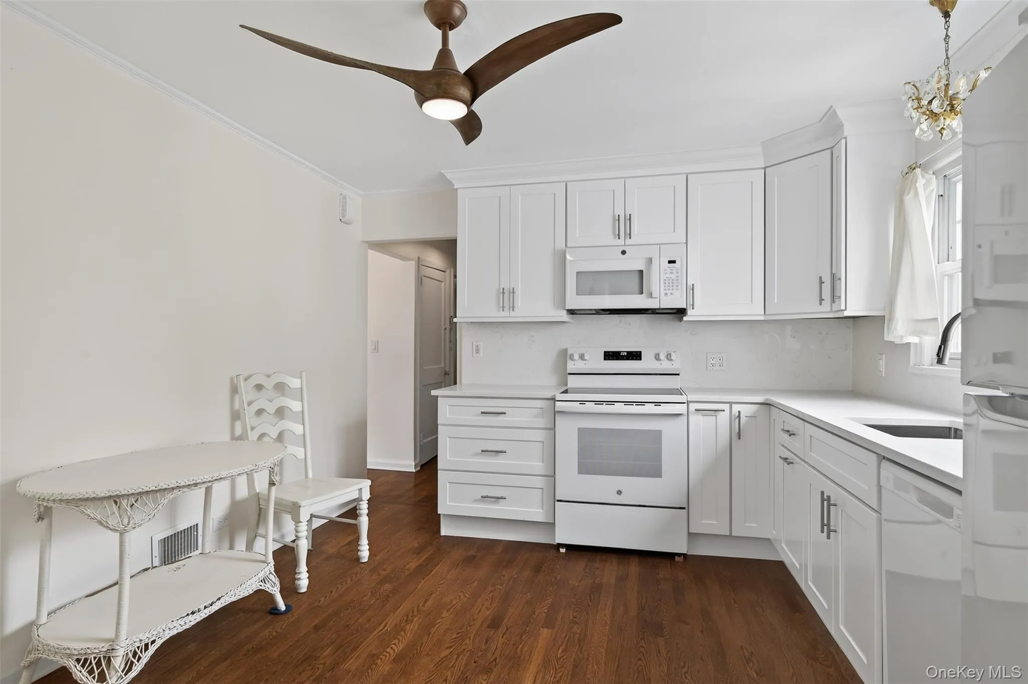 354 Eighth Avenue, Pelham, NY, 4 Bedrooms Bedrooms, 8 Rooms Rooms,1 BathroomBathrooms,Residential Lease,For Rent,Eighth,0,1027734 354 Eighth Avenue, Pelham, NY, 4 Bedrooms Bedrooms, 8 Rooms Rooms,1 BathroomBathrooms,Residential Lease,For Rent,Eighth,0,1027734