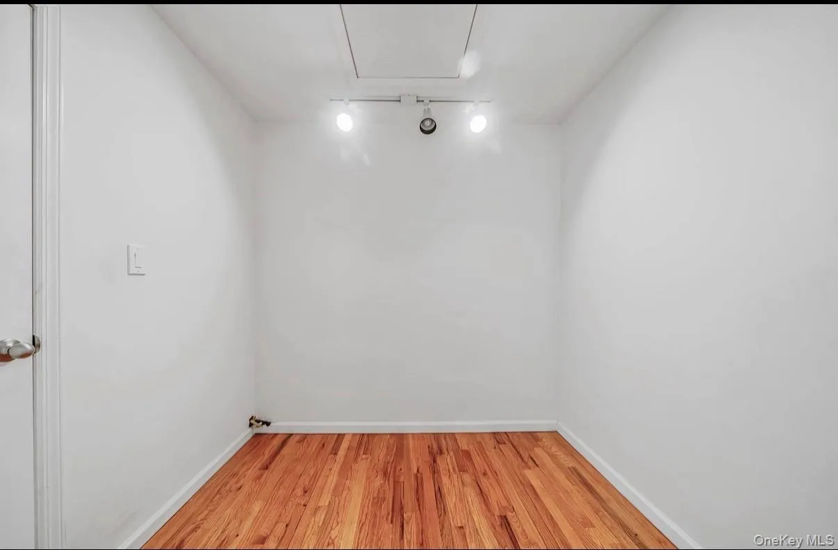 Walk-in Closet Walk-in Closet
