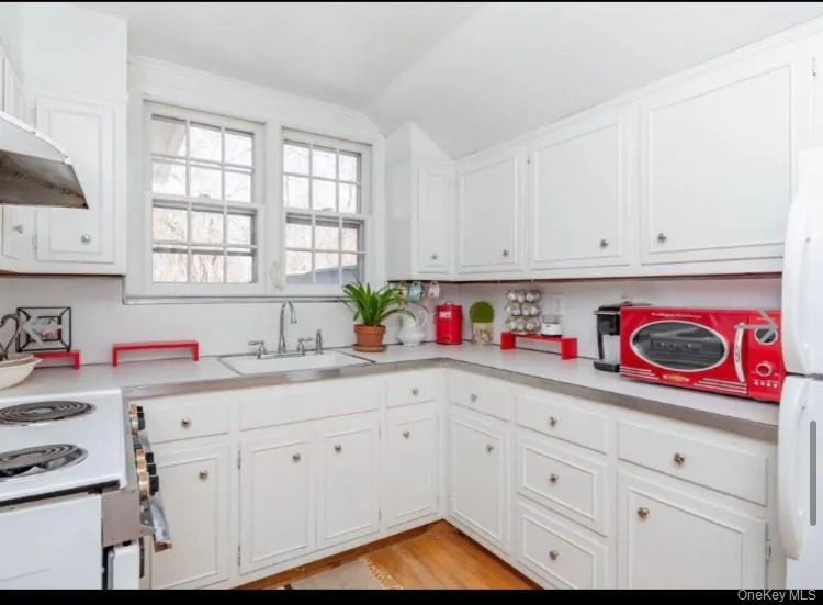 1680 Sea Road, Southampton, NY, 3 Bedrooms Bedrooms, 8 Rooms Rooms,2 BathroomsBathrooms,Residential,For Rent,Sea,0,1027749 1680 Sea Road, Southampton, NY, 3 Bedrooms Bedrooms, 8 Rooms Rooms,2 BathroomsBathrooms,Residential,For Rent,Sea,0,1027749